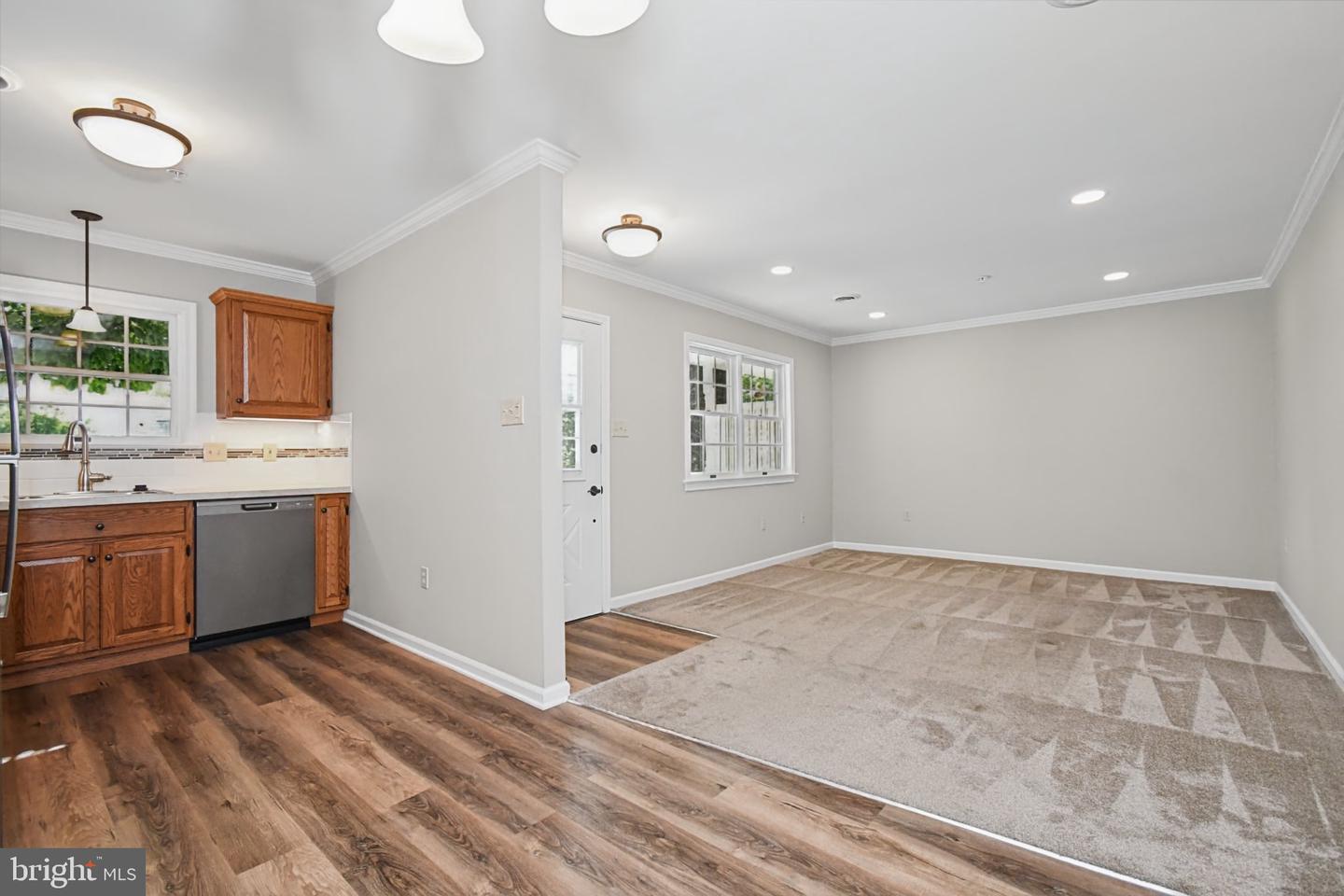 2461 E High St #hi Property Photo 6
