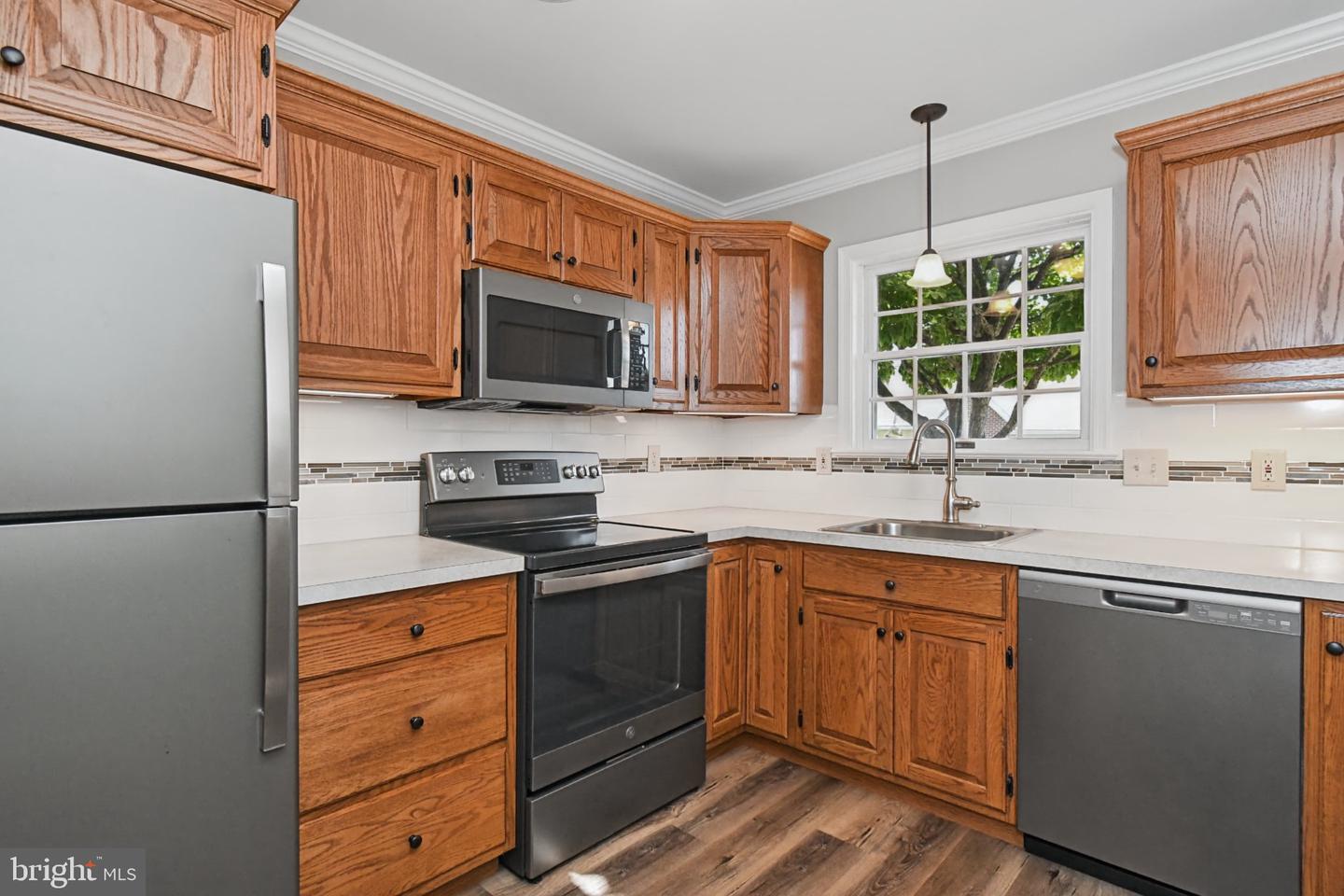 2461 E High St #hi Property Photo 8