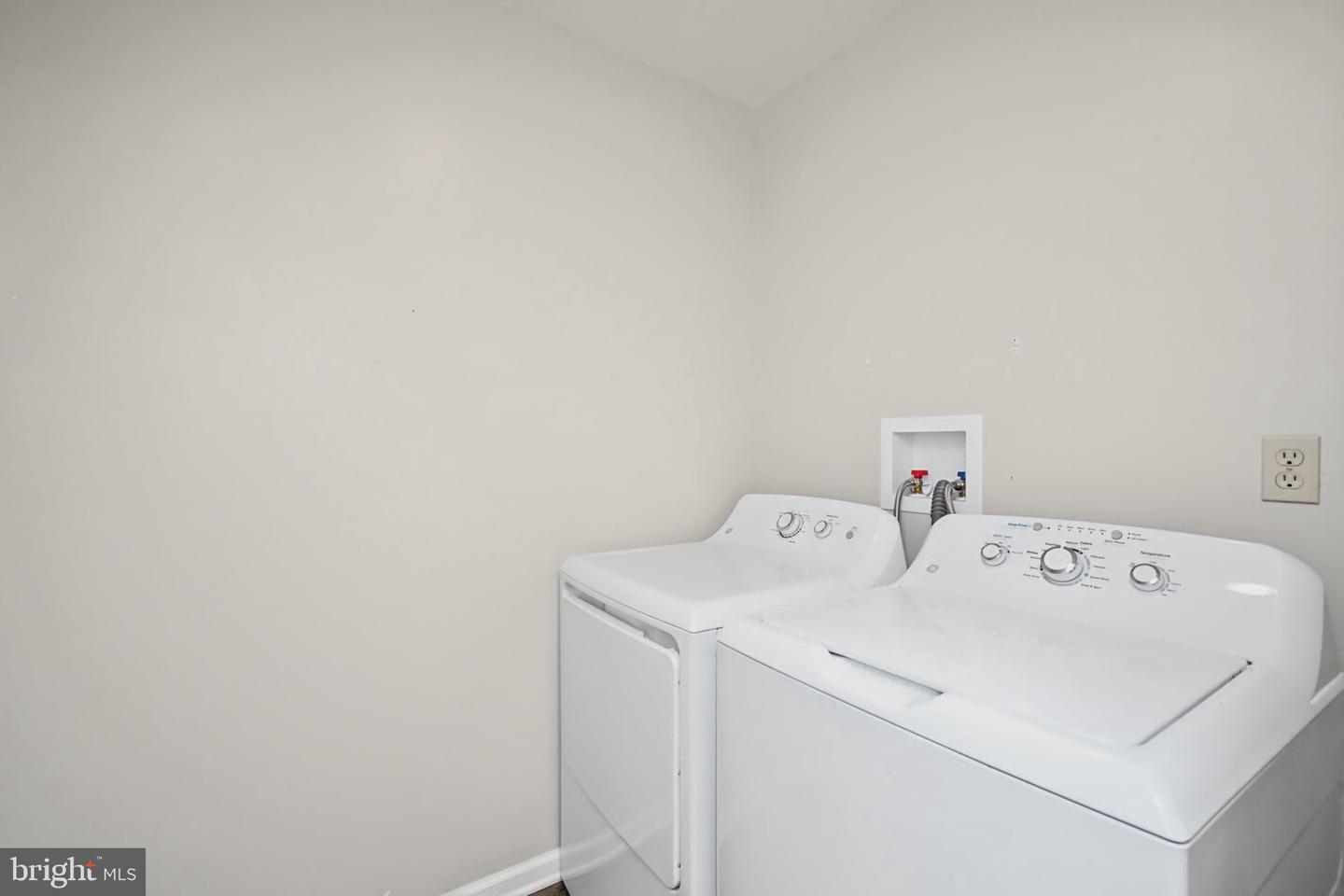 2461 E High St #hi Property Photo 17