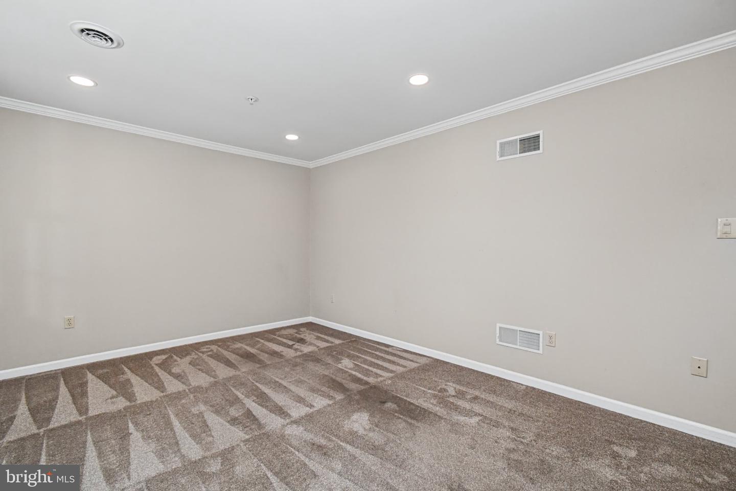 2461 E High St #hi Property Photo 18