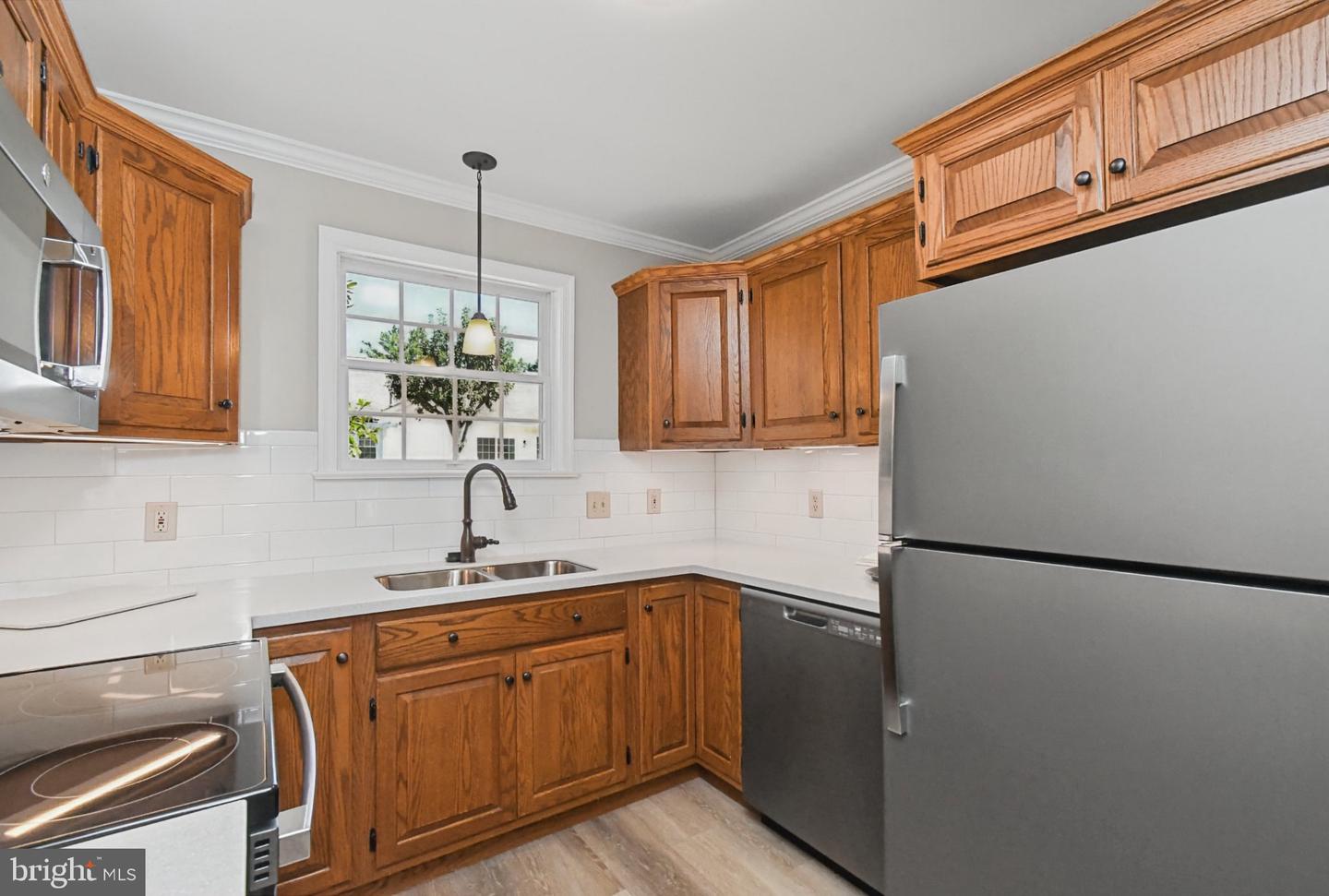 2461 E High St #hii Property Photo 6