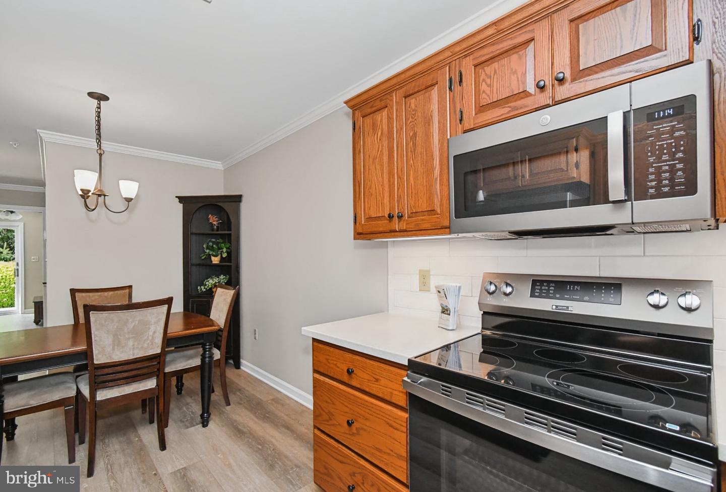 2461 E High St #hii Property Photo 7