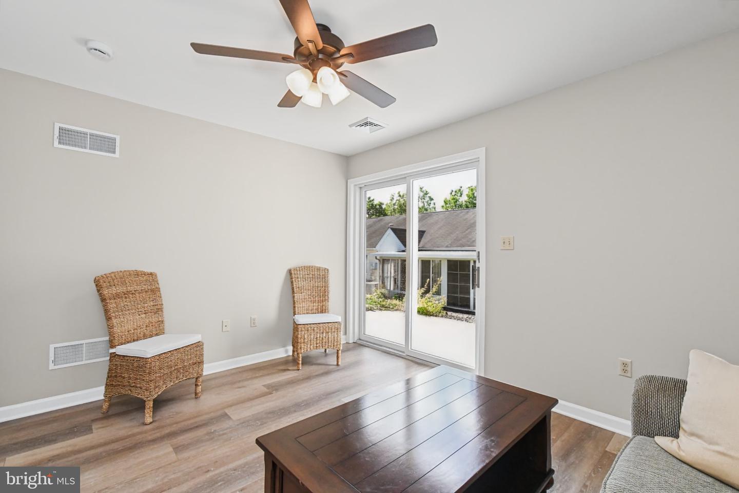 2461 E High St #hii Property Photo 8