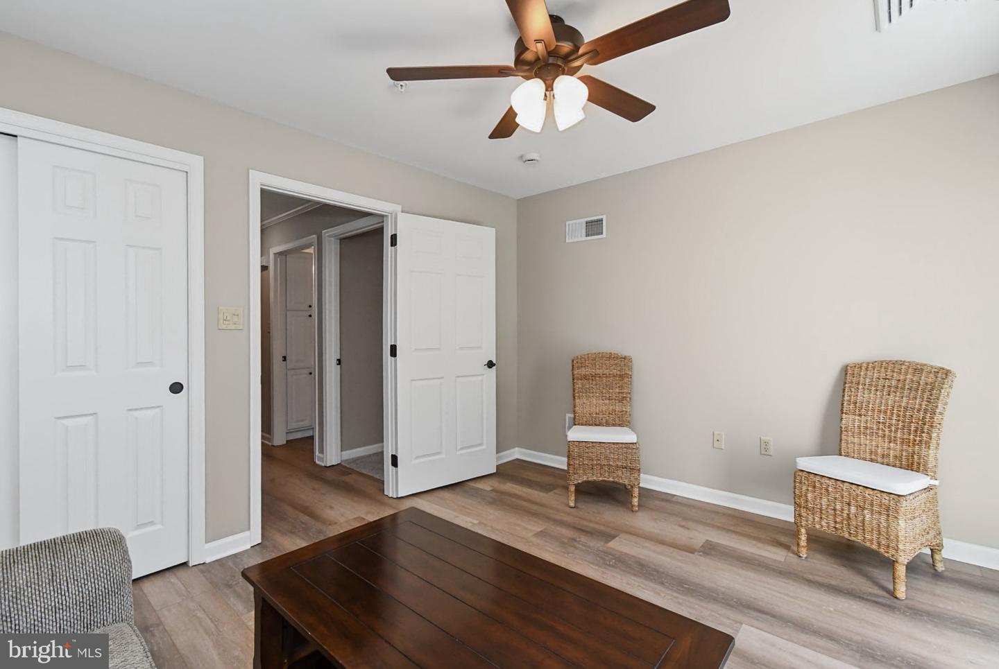 2461 E High St #hii Property Photo 9