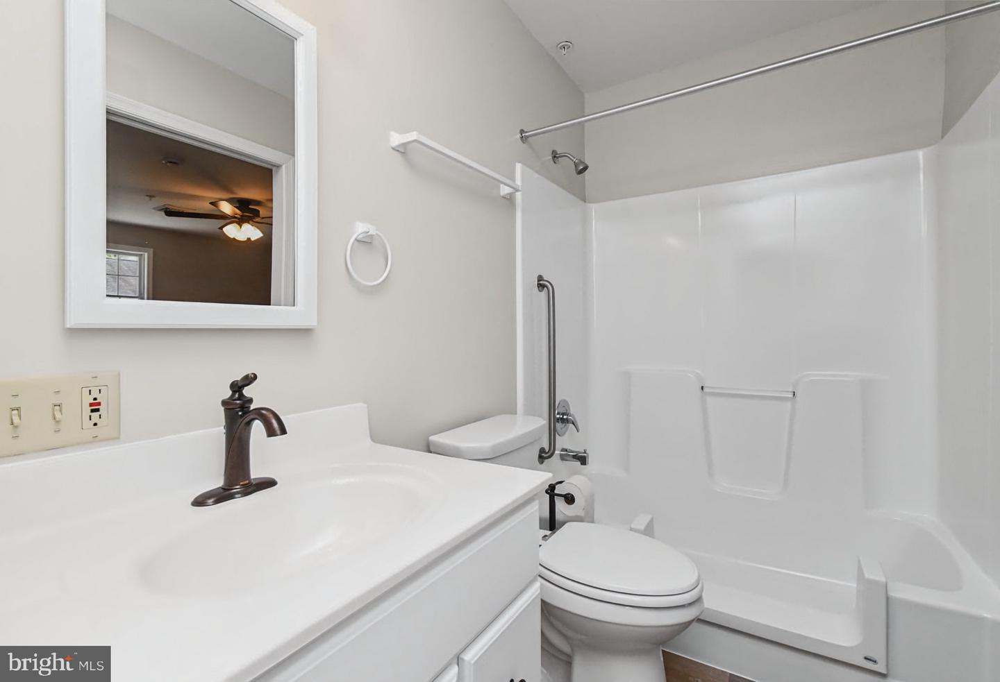 2461 E High St #hii Property Photo 12