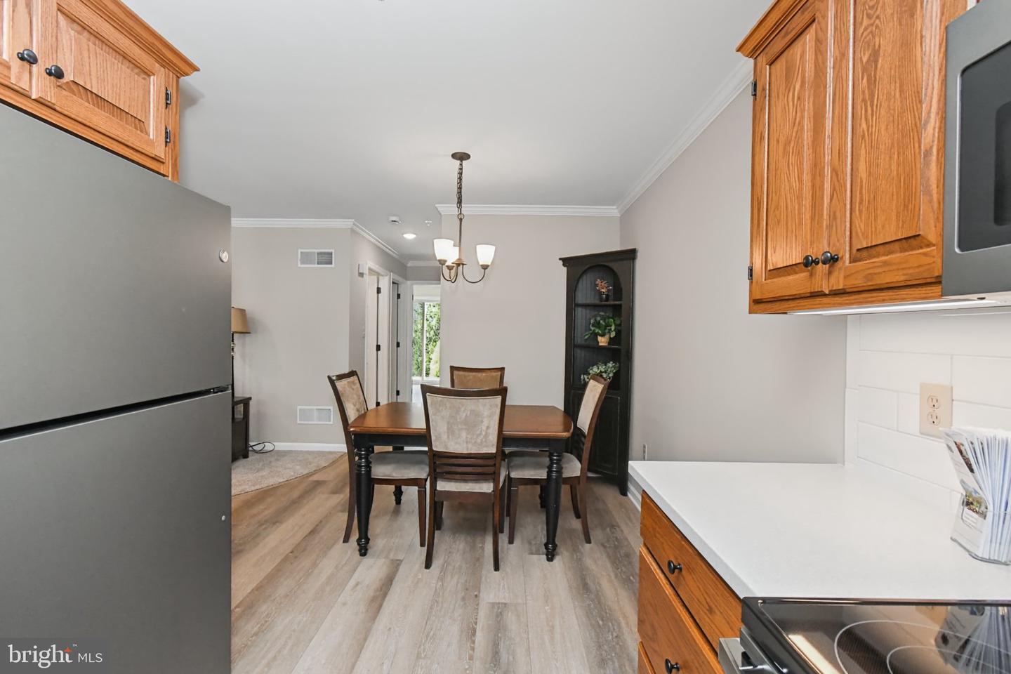2461 E High St #hii Property Photo 14