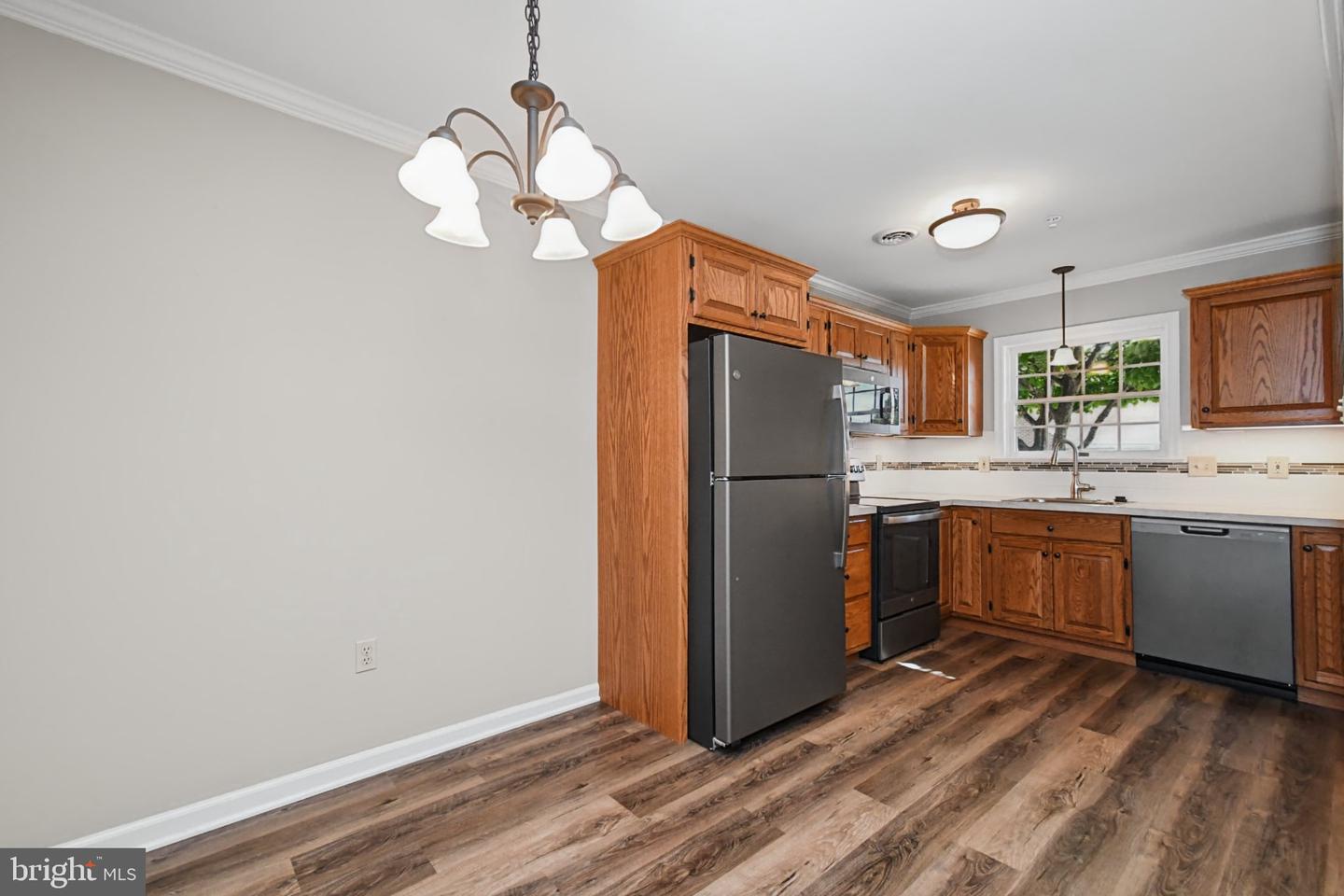 2461 E High St #hii Property Photo 16