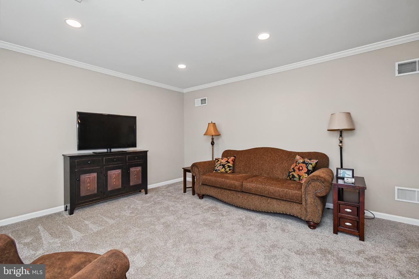 2461 E High St #hii Property Photo 17