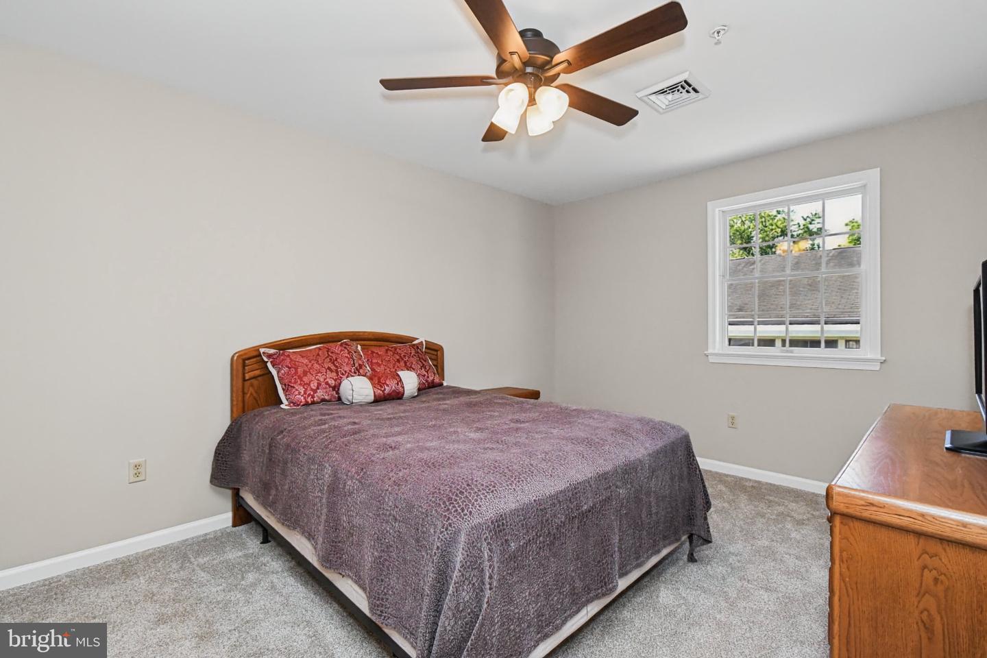 2461 E High St #hii Property Photo 20