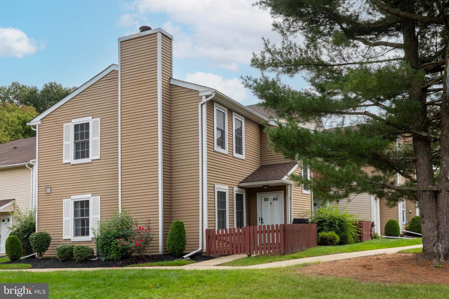 8 Woodbine Ct Property Photo 1
