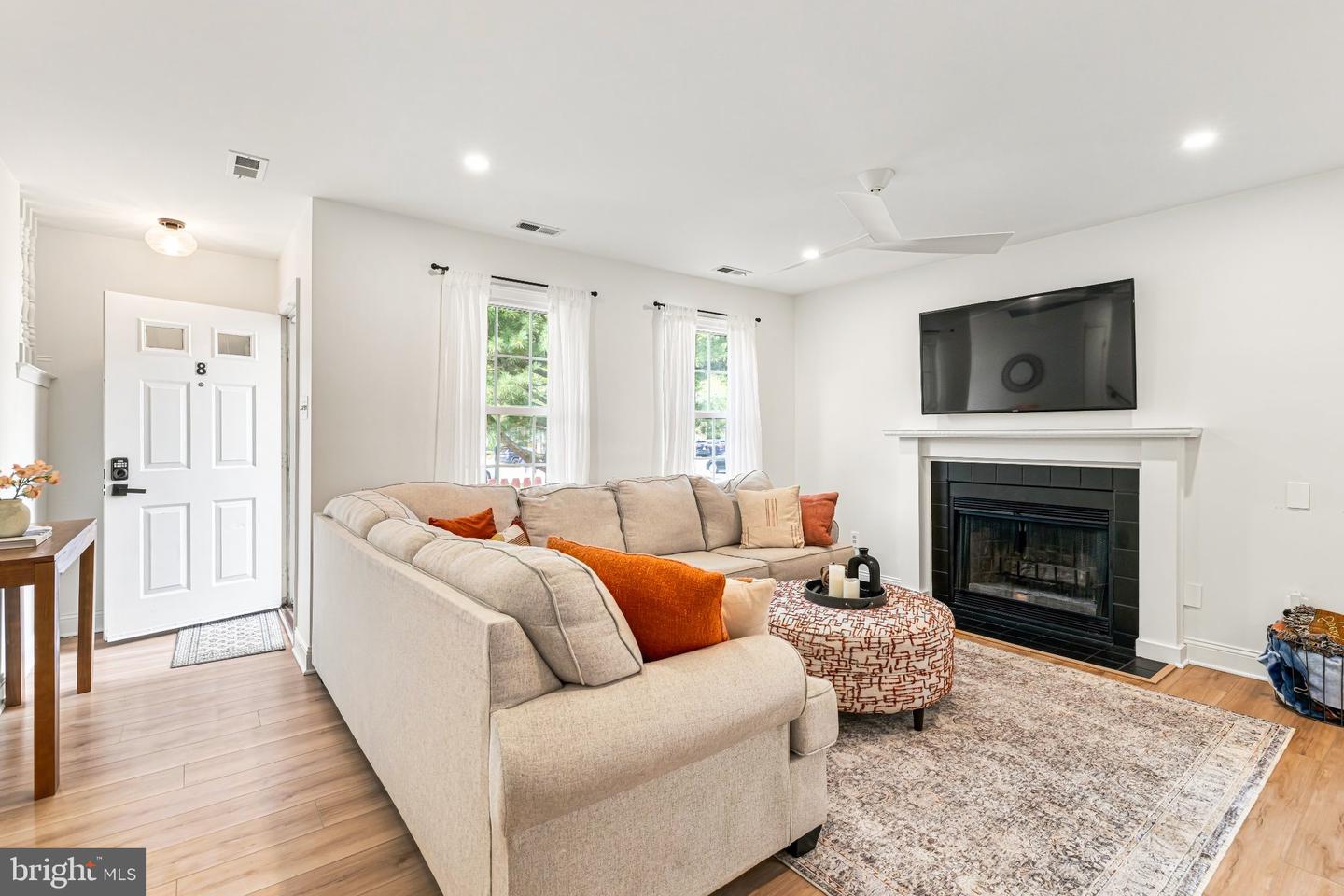 8 Woodbine Ct Property Photo 2