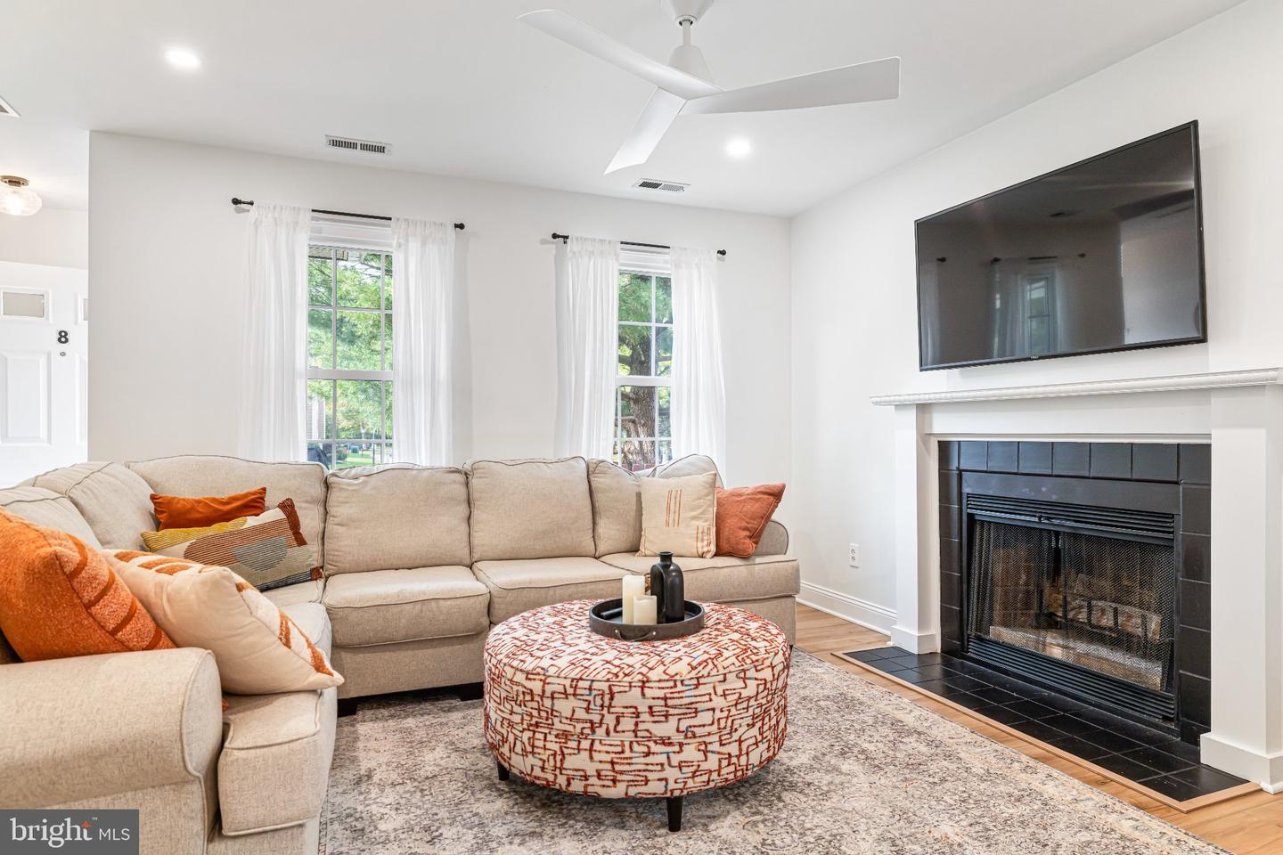 8 Woodbine Ct Property Photo 3