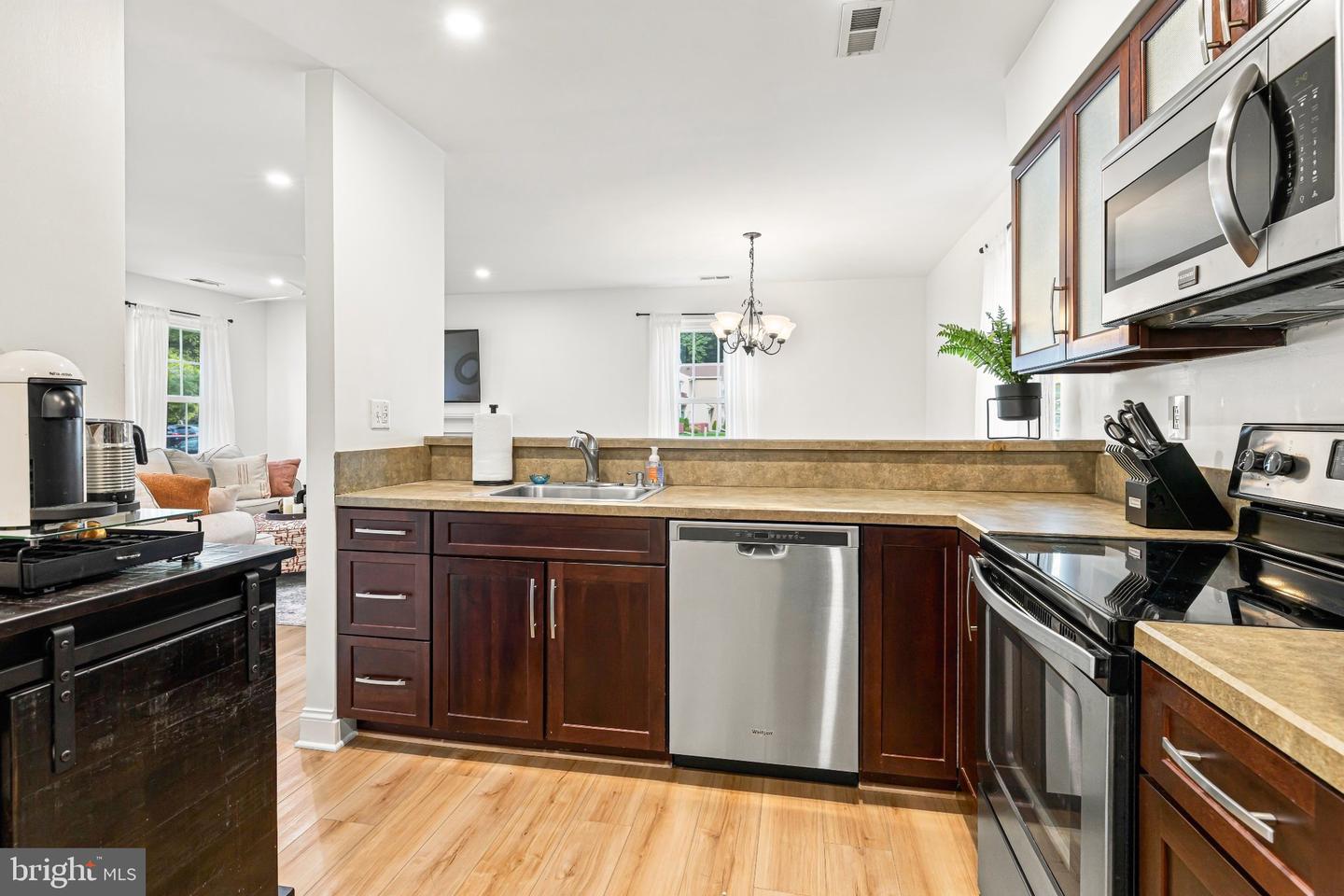 8 Woodbine Ct Property Photo 6