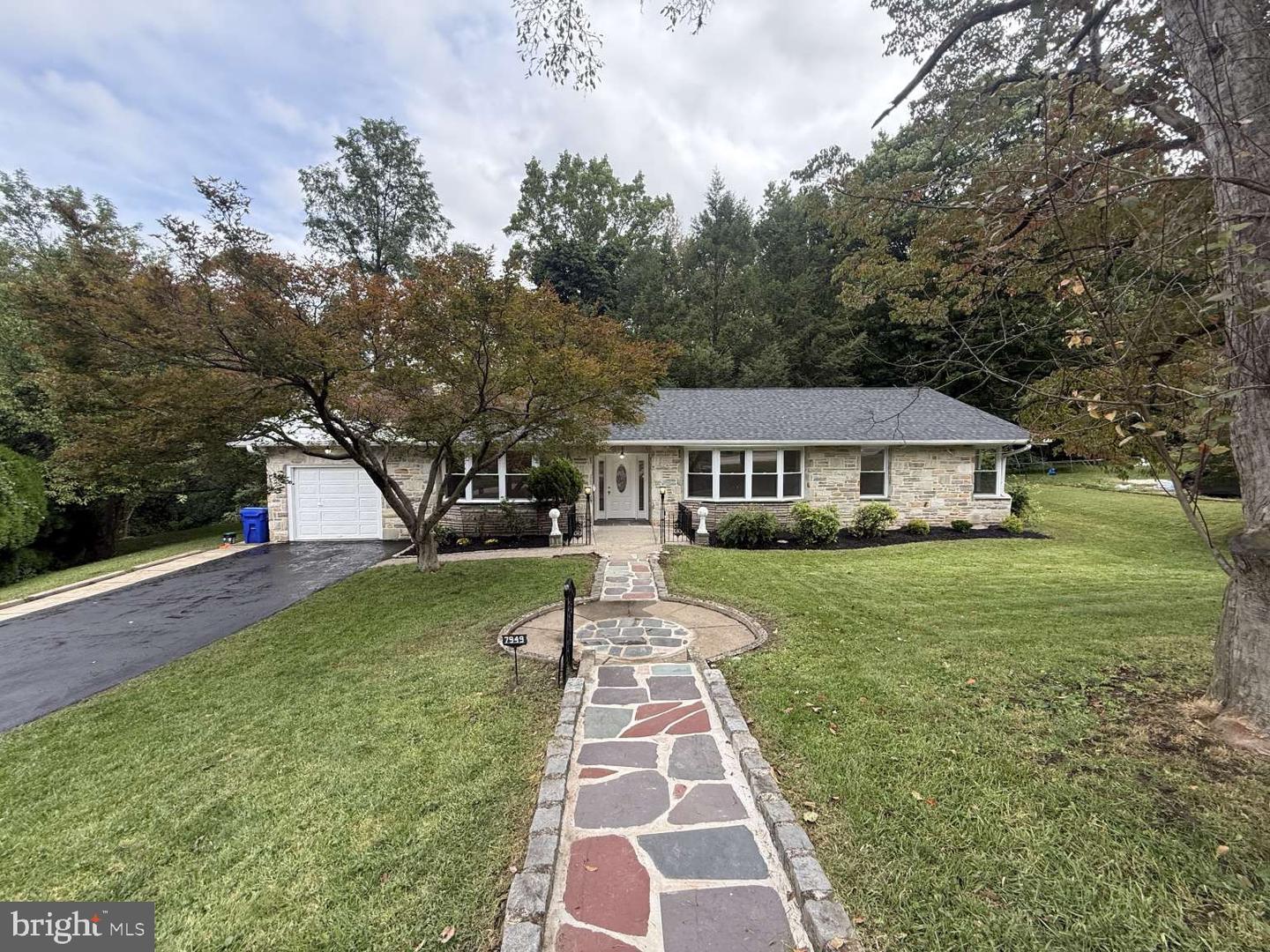 7949 Rolling Green Rd Property Photo 1