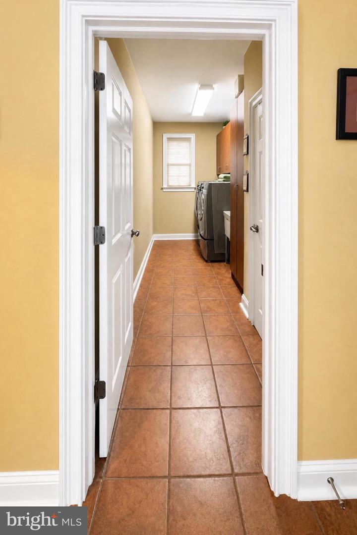 1634 Silver Birch Rd Property Photo 8