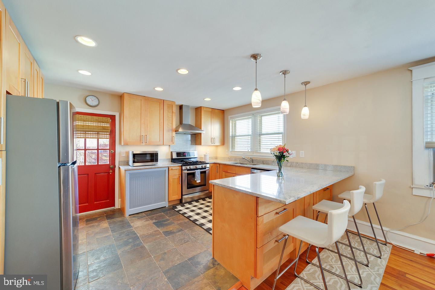 207 W 11th Ave Property Photo 12