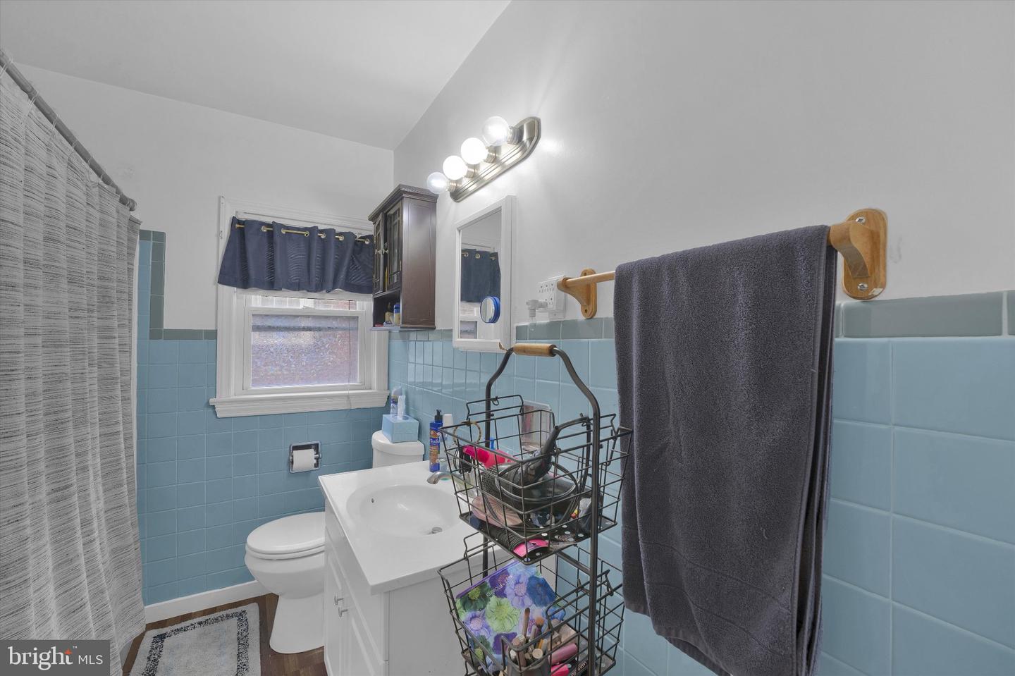 210 E Howard St Property Photo 19
