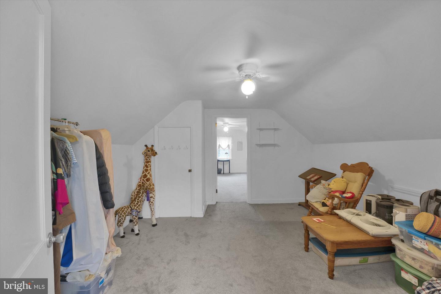 210 E Howard St Property Photo 23