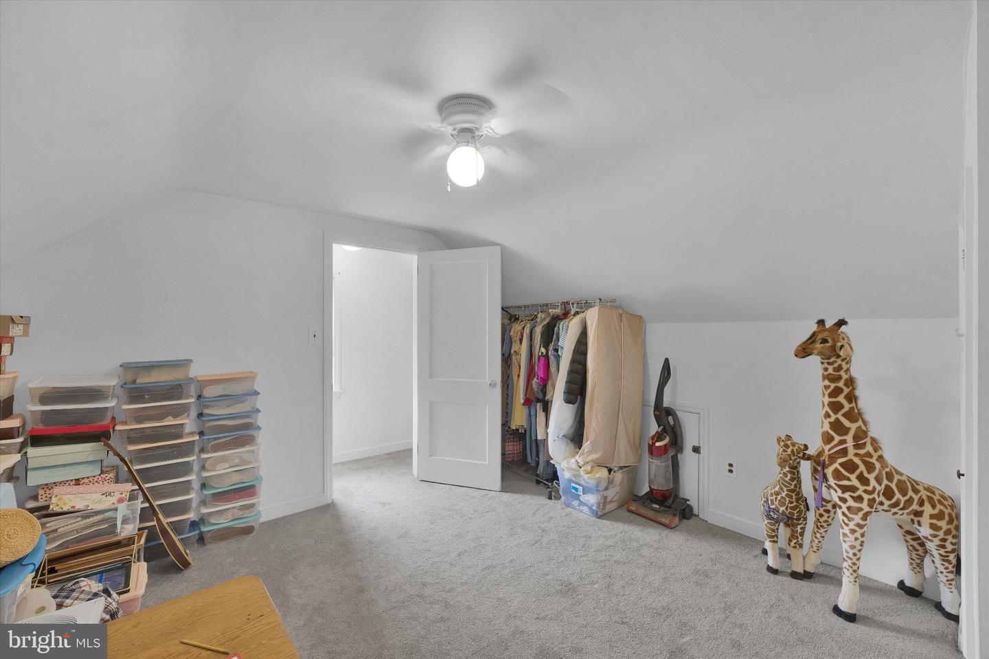 210 E Howard St Property Photo 24