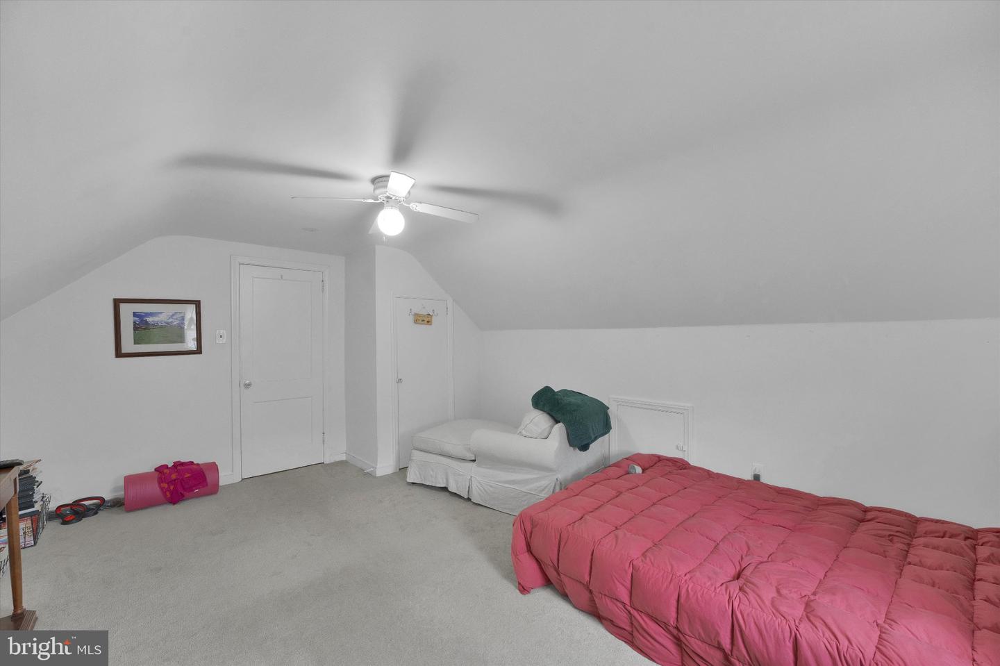 210 E Howard St Property Photo 27