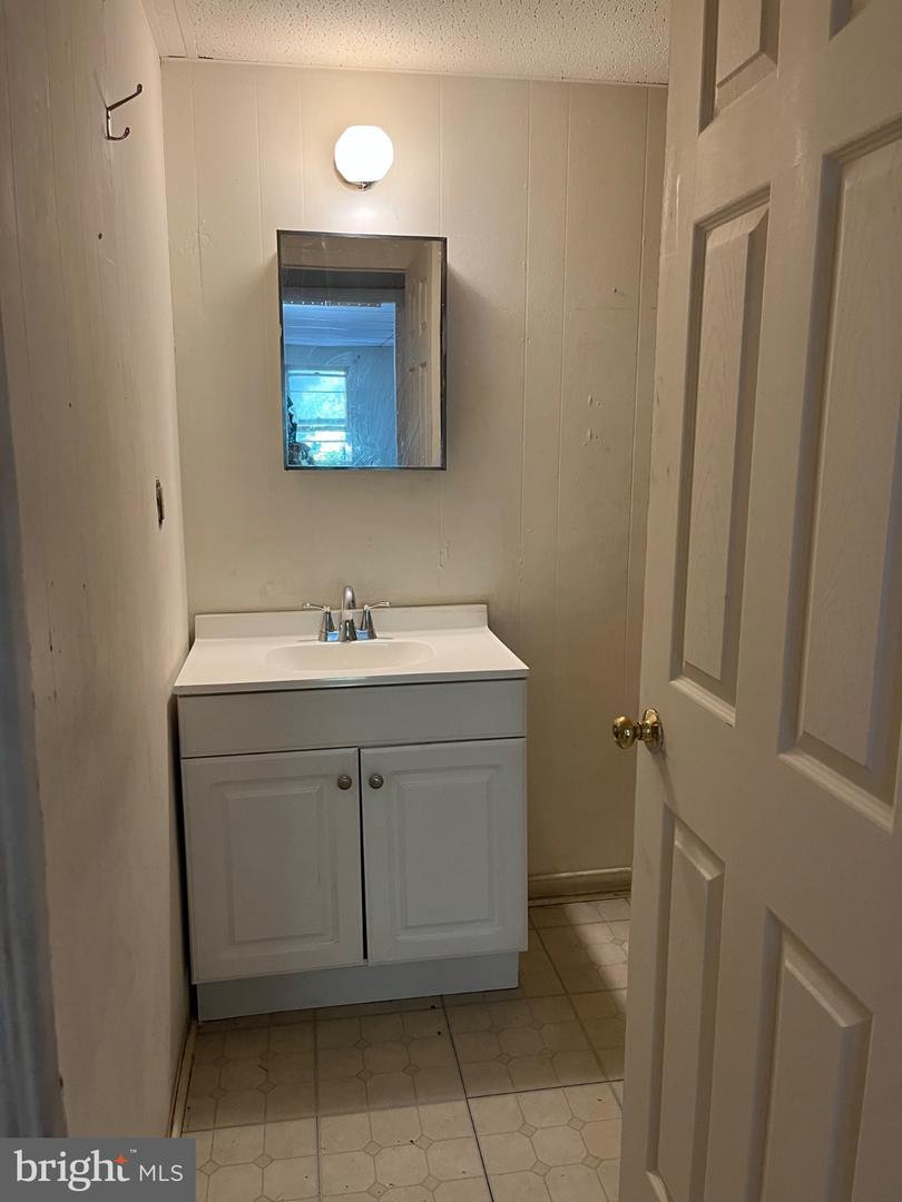 129 E High St #unit A Property Photo 12