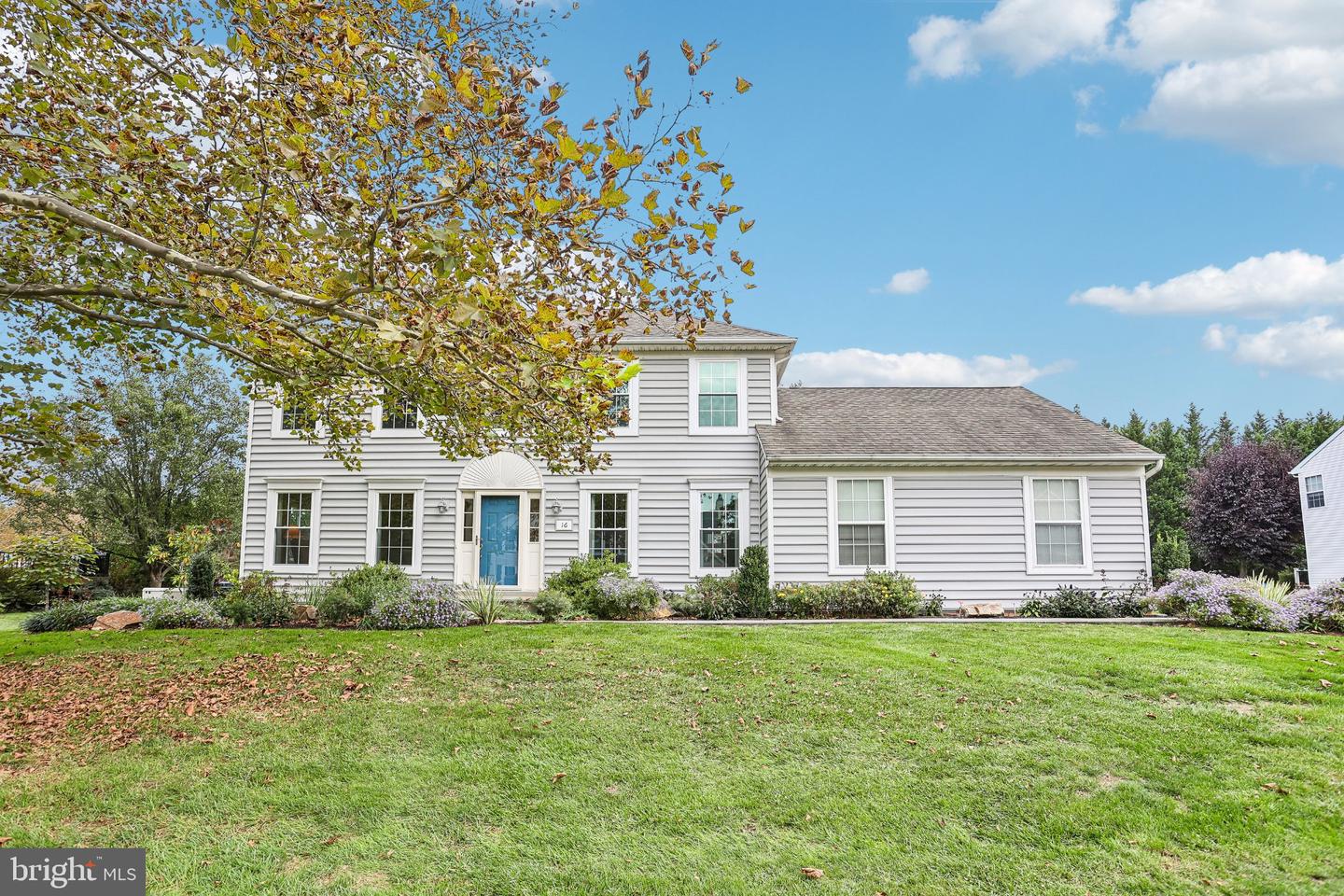 16 Argyle Ln # Property Photo 3