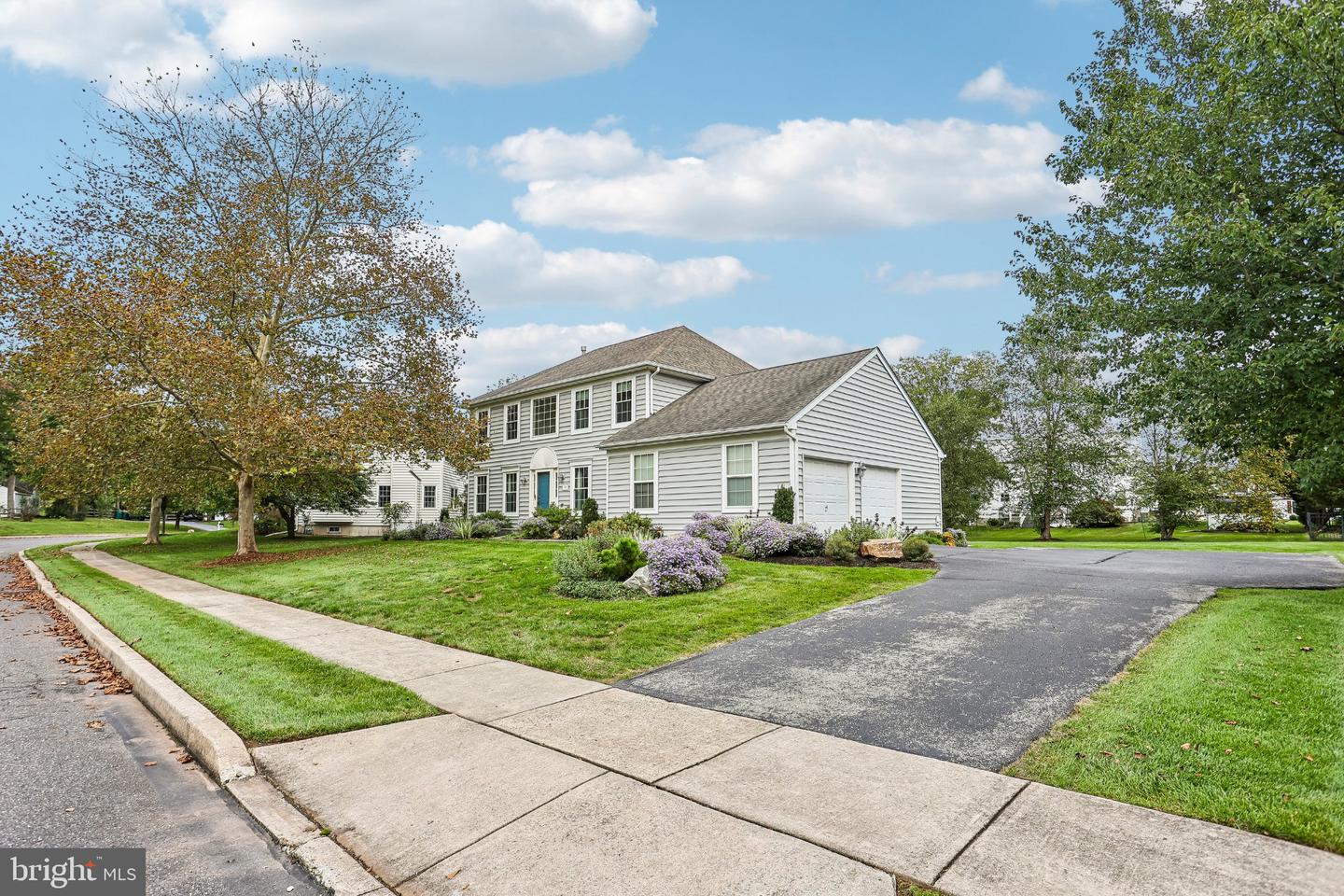 16 Argyle Ln # Property Photo 5
