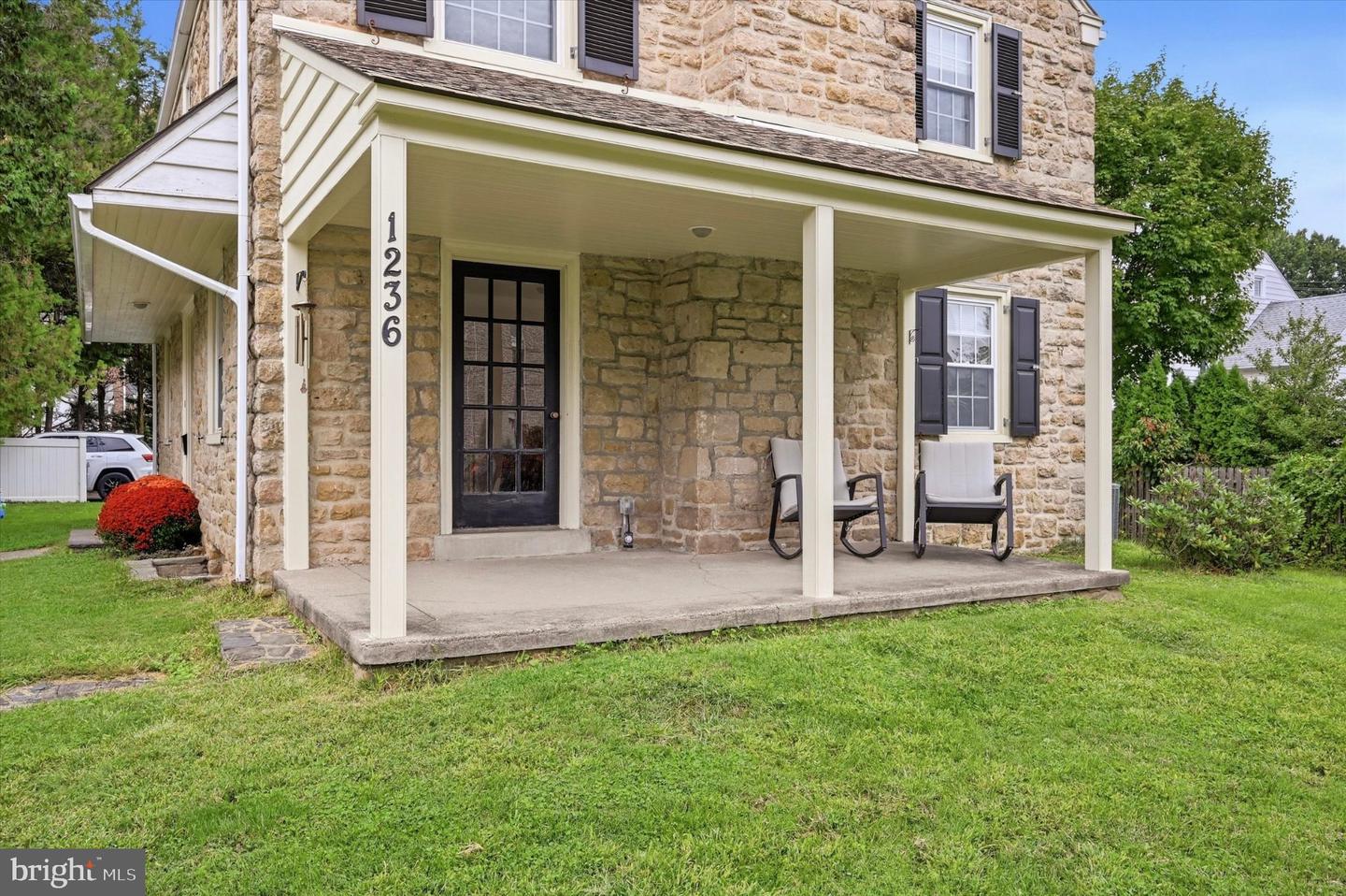 1236 Highland Ave Property Photo 3