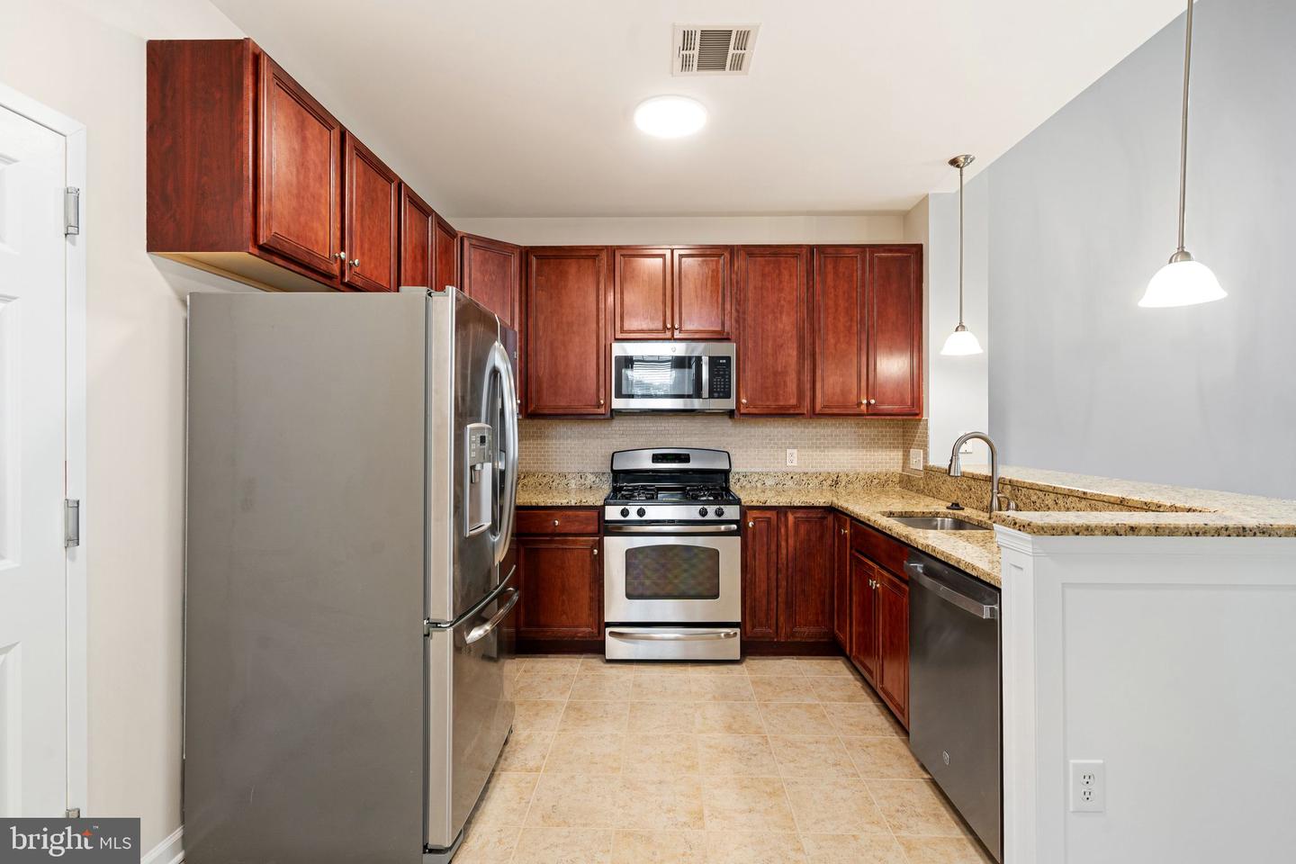 350 W Elm St #3414 Property Photo 12