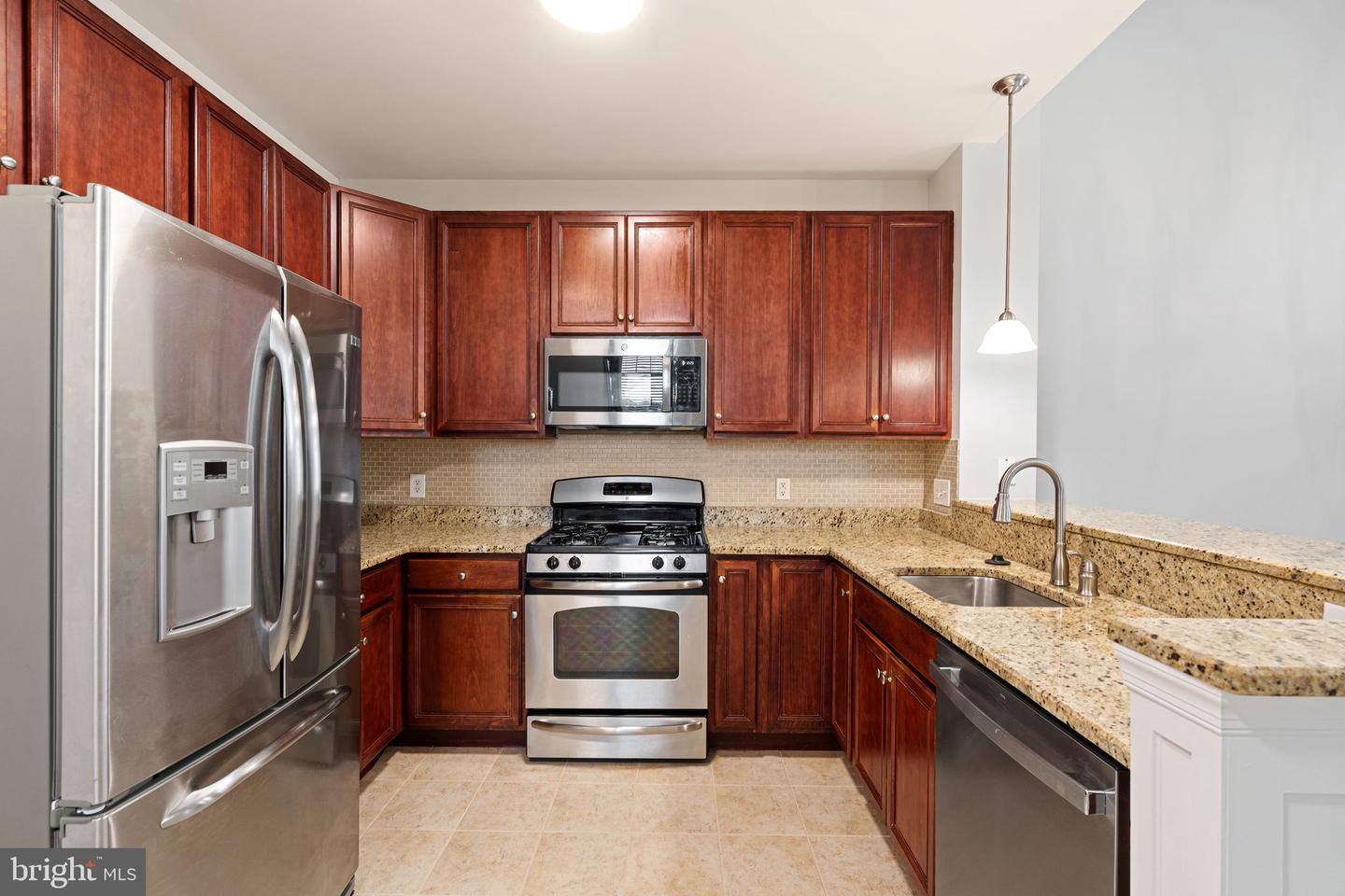 350 W Elm St #3414 Property Photo 13