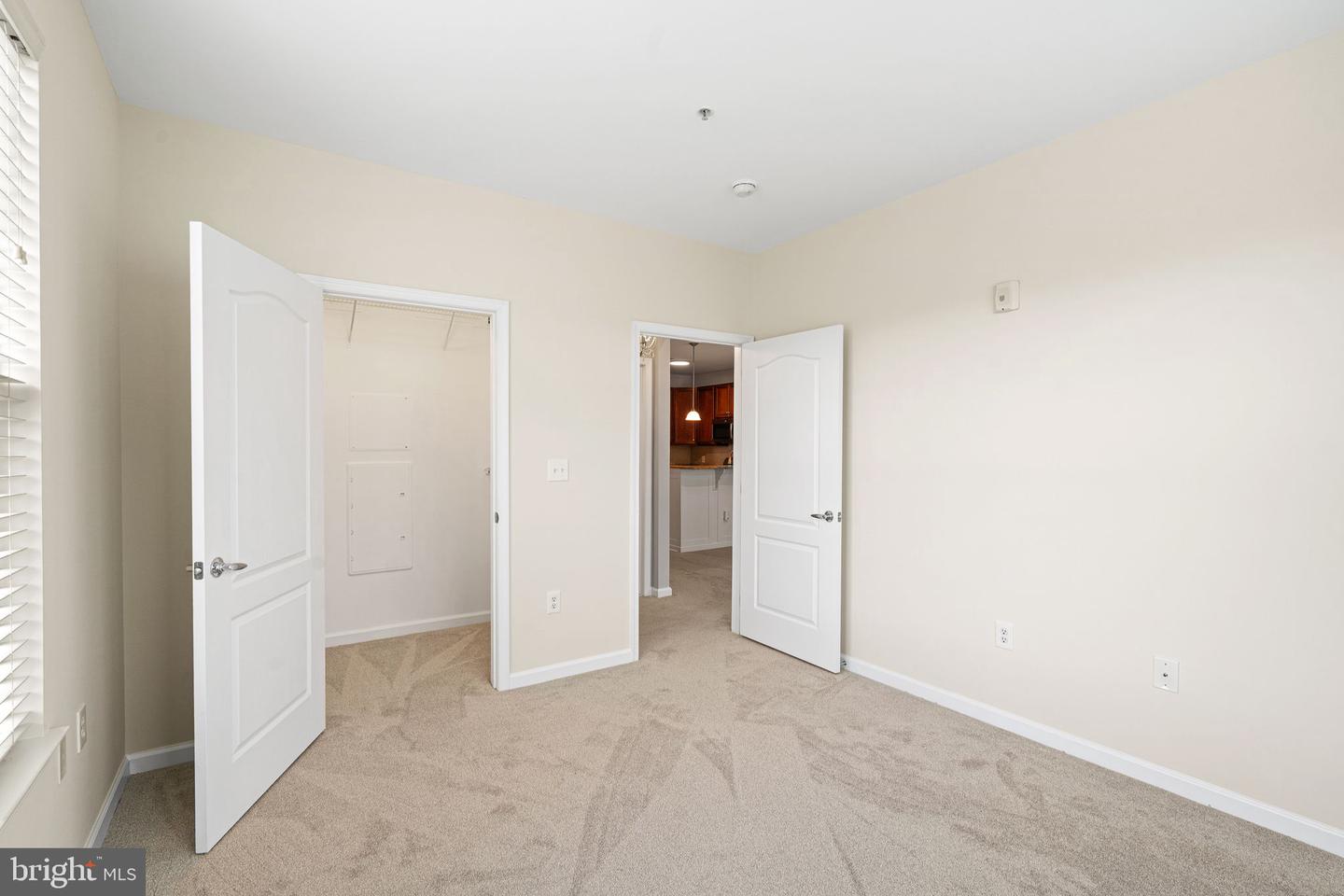 350 W Elm St #3414 Property Photo 17
