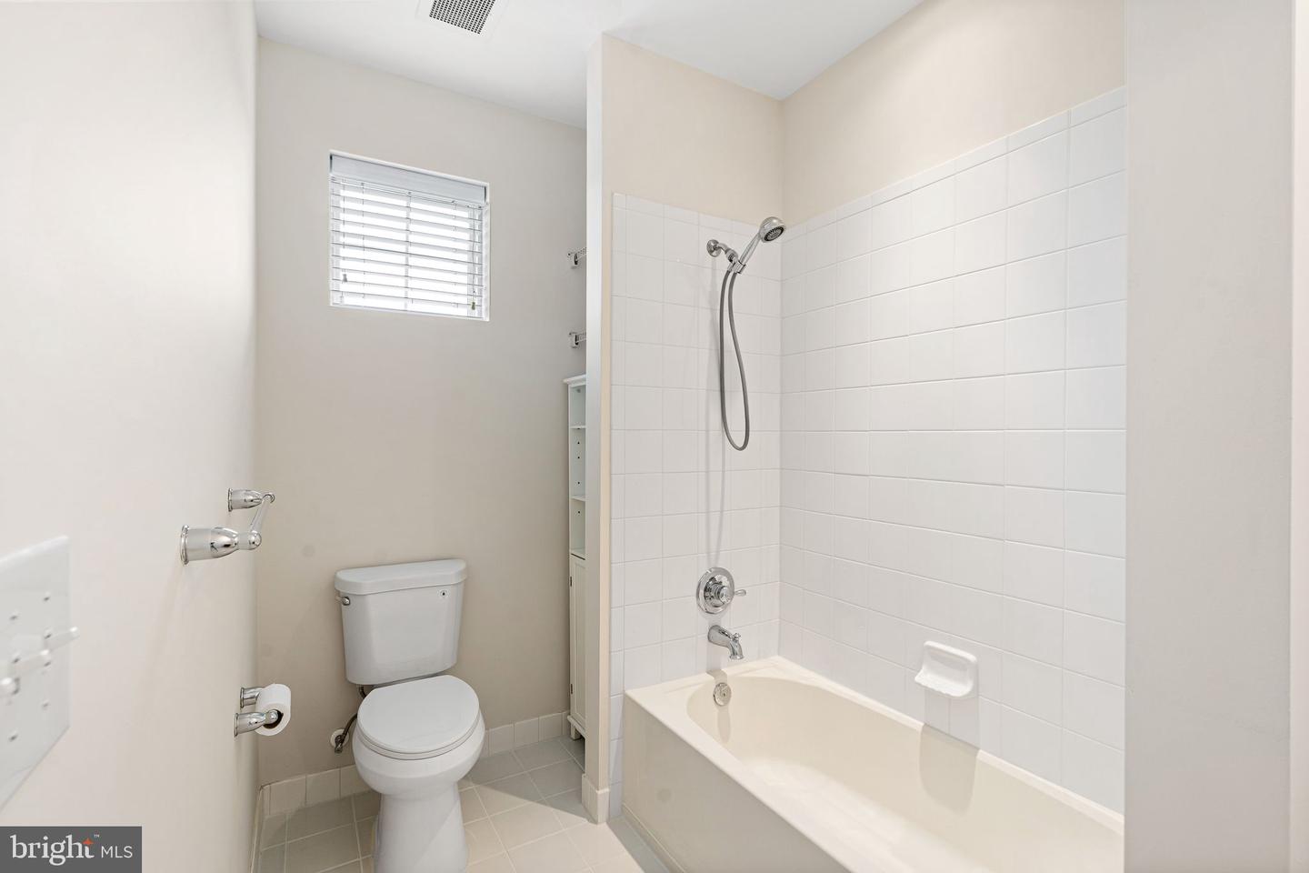 350 W Elm St #3414 Property Photo 21