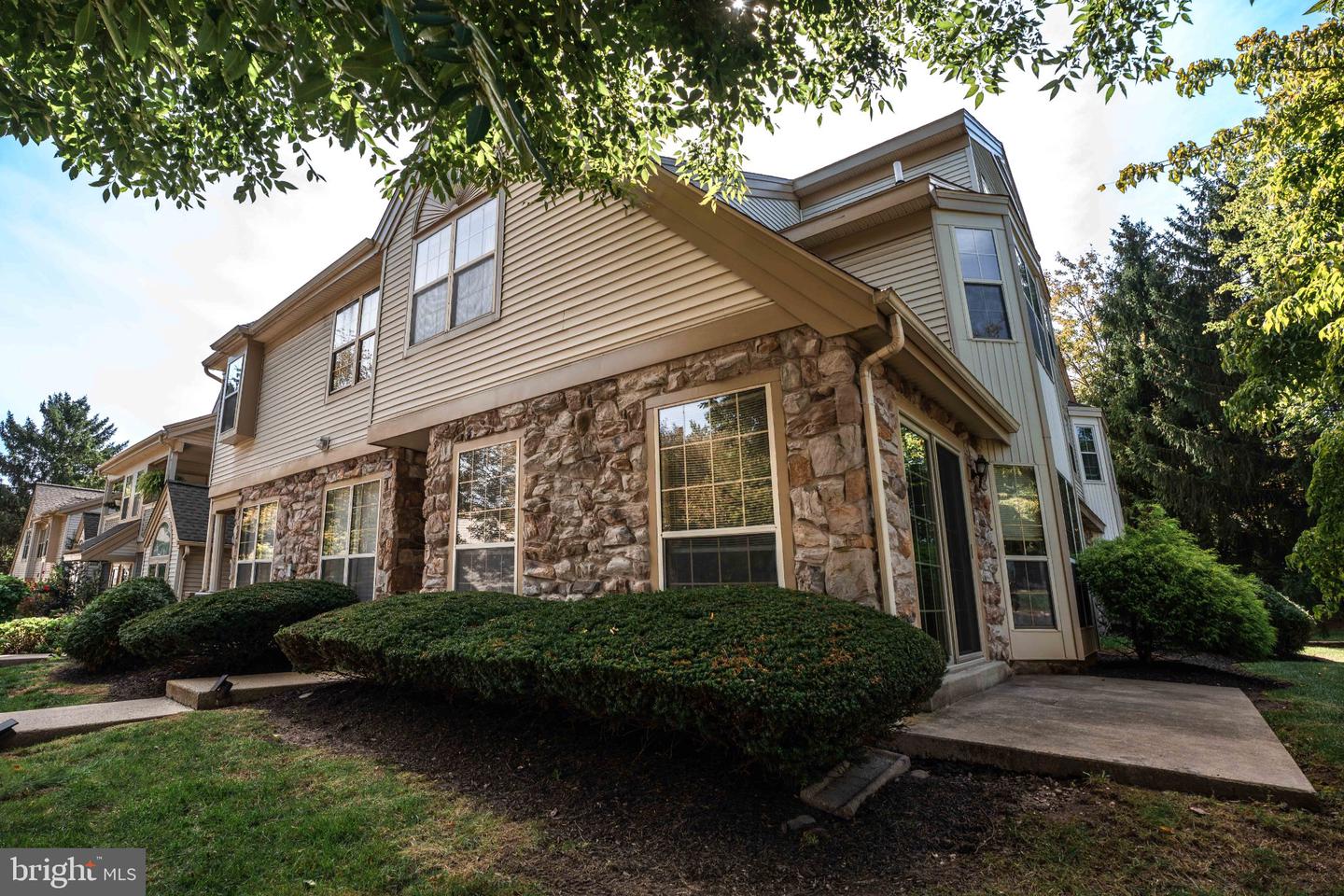 1401 Stratford Ct Property Photo 1