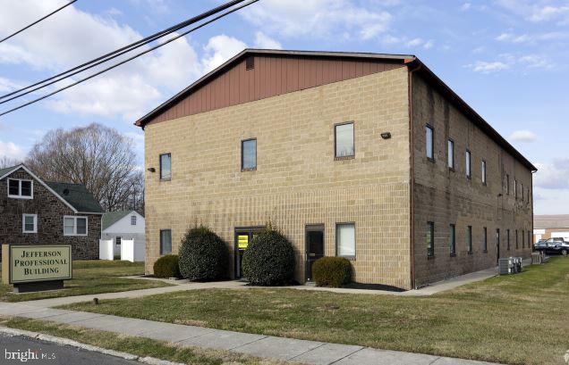 9 Lawn Ave Property Photo 1