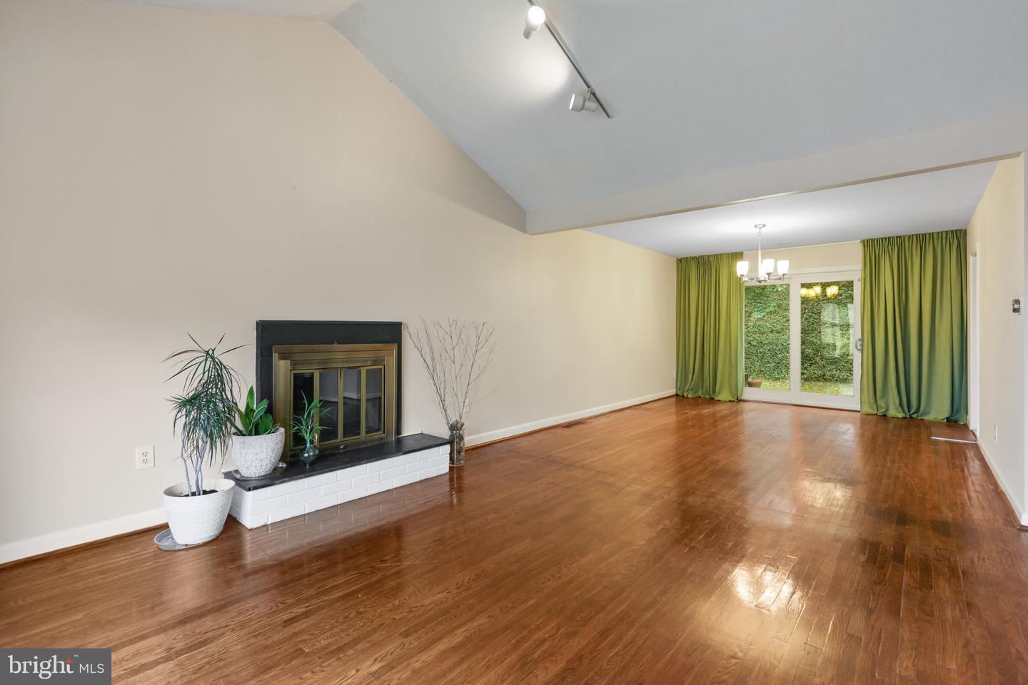 7909 Rodgers Rd # Property Photo 3