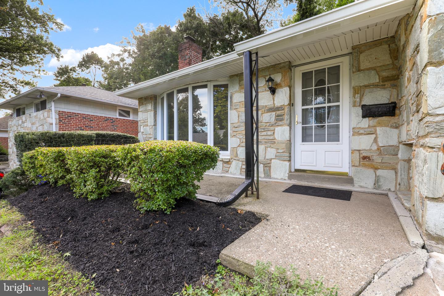 7909 Rodgers Rd # Property Photo 4