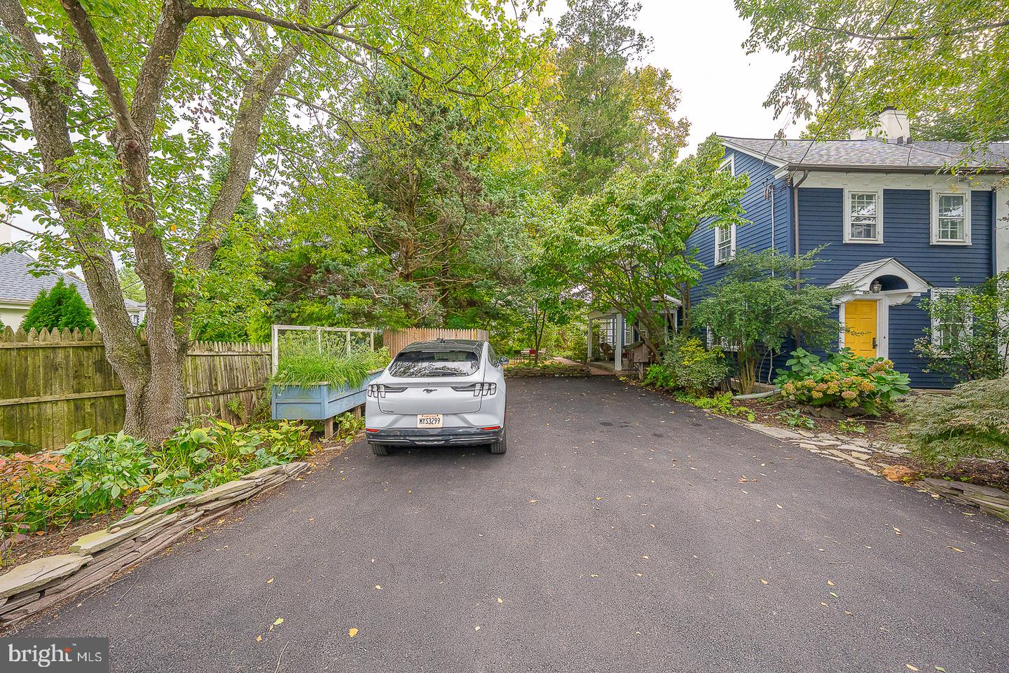 1294 Montgomery Ave Property Photo 2