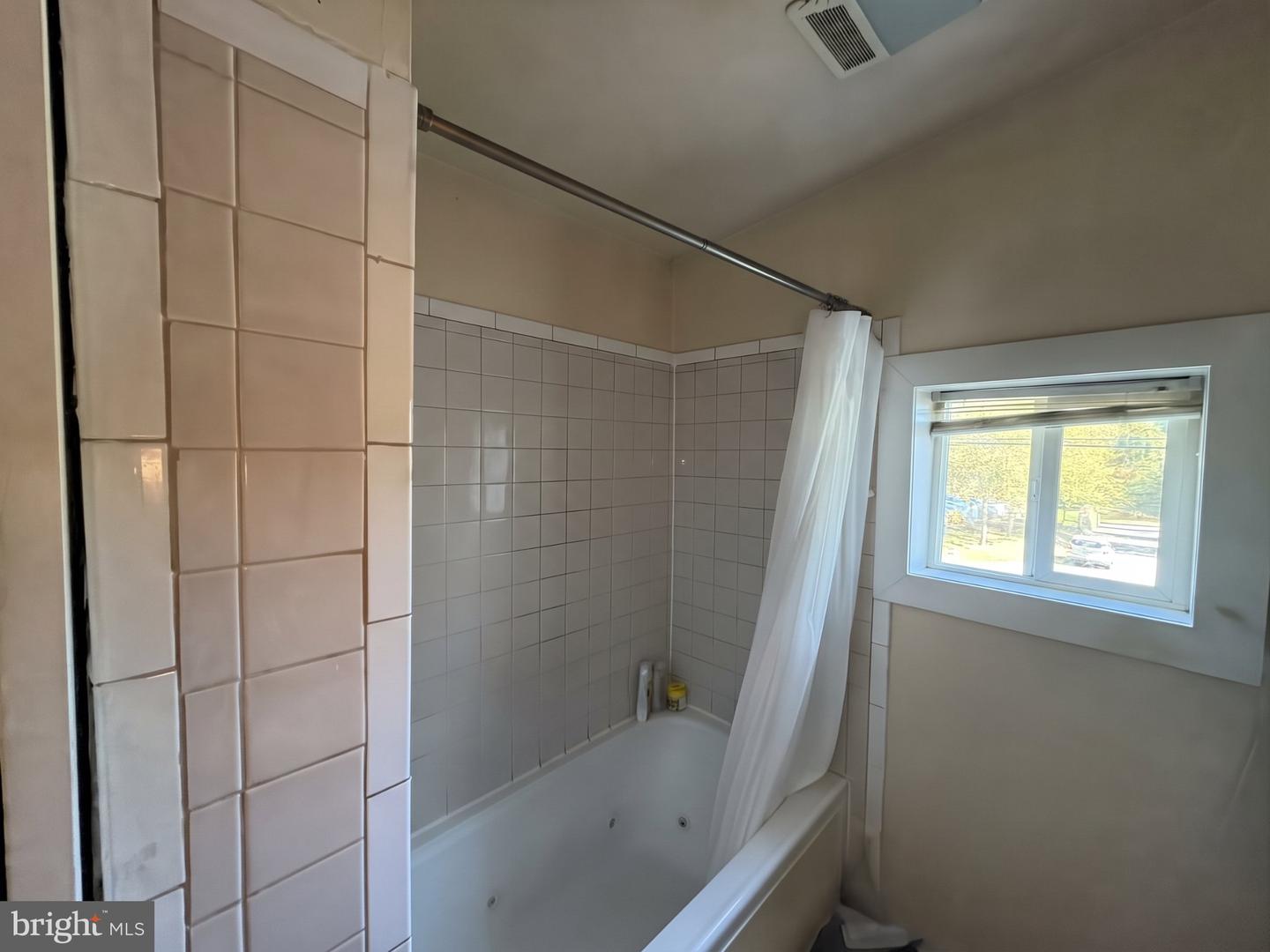 610 GREEN ST Property Photo 1