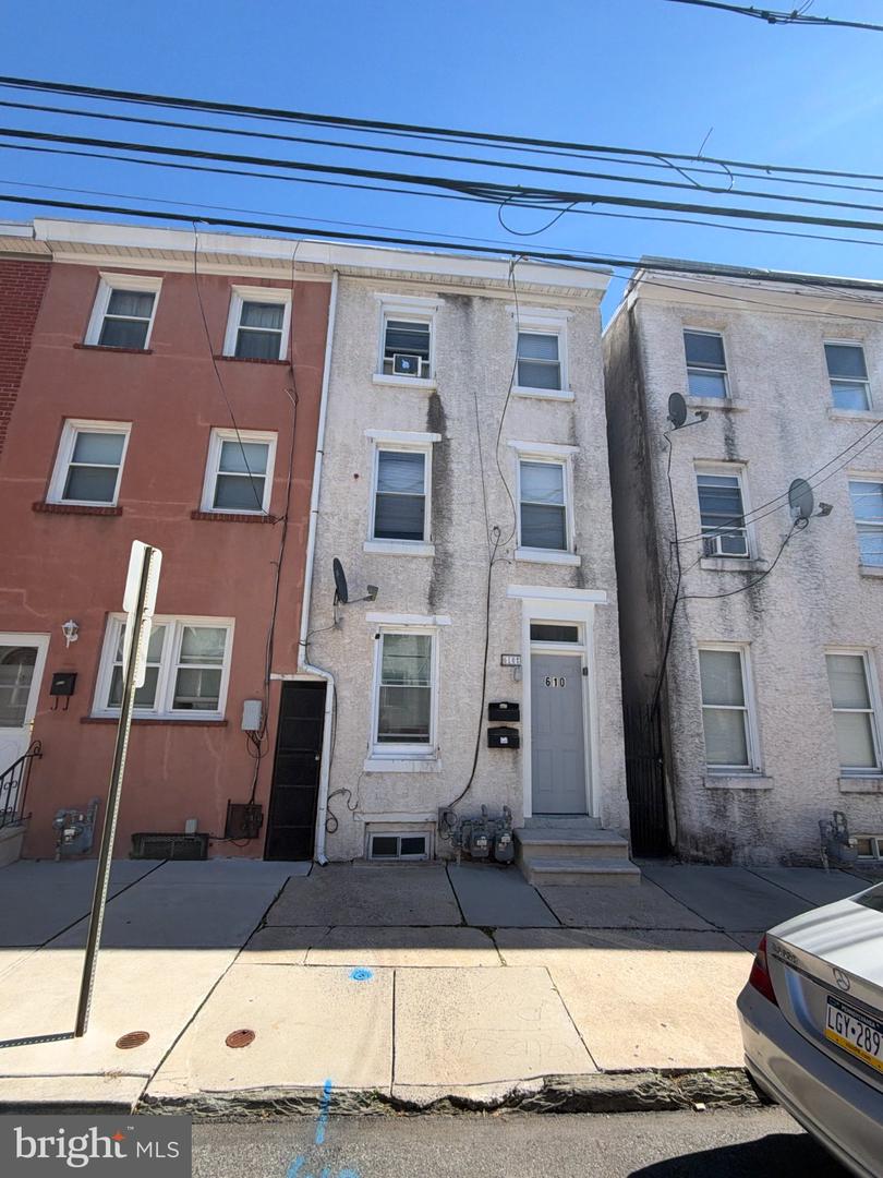 610 Green St Property Photo 2