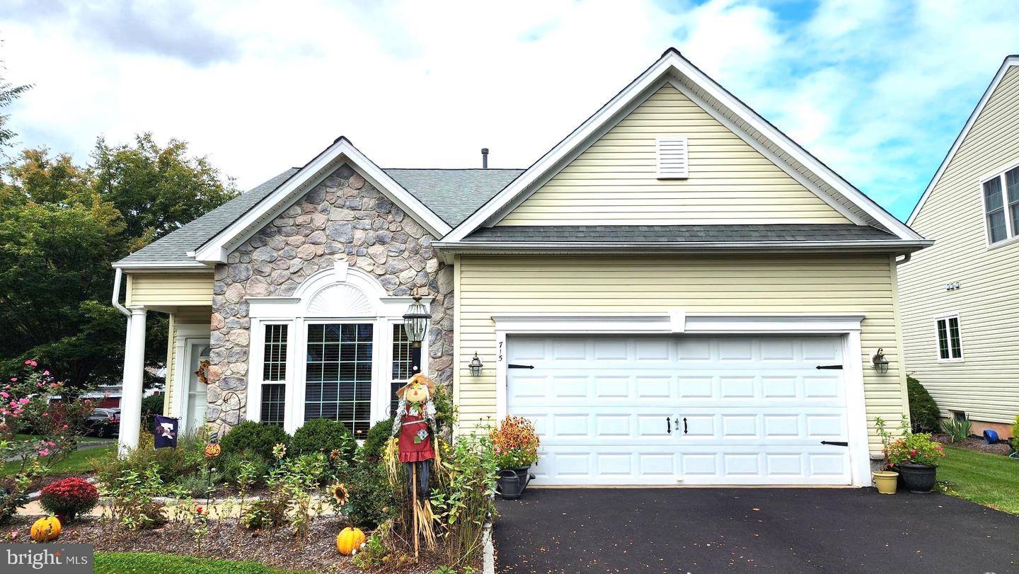 715 TWINING WAY # Property Photo 1