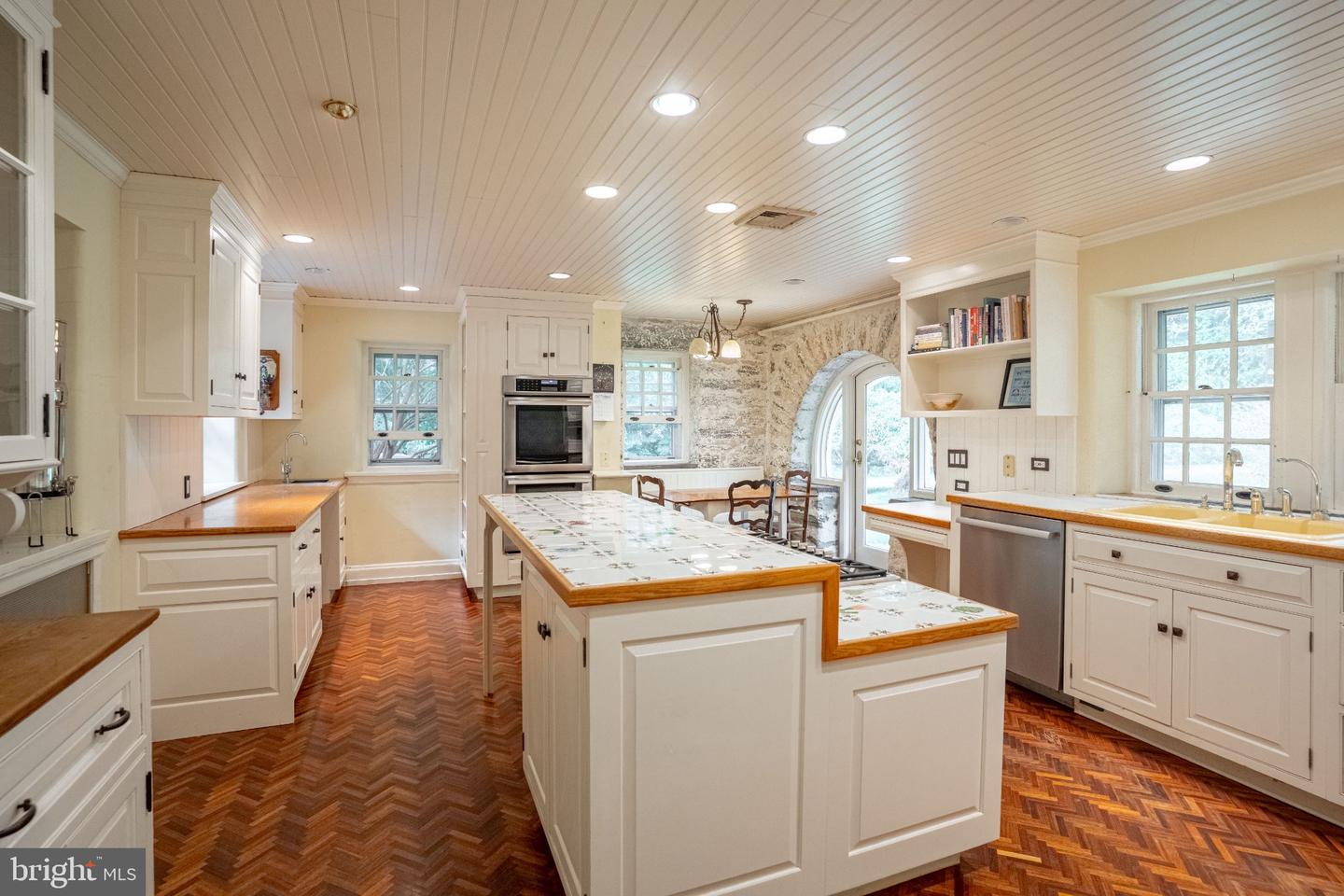 1681 E Willow Grove Ave # Property Photo 9