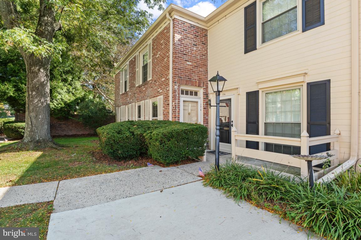 176 Cheshire Dr Property Photo 1