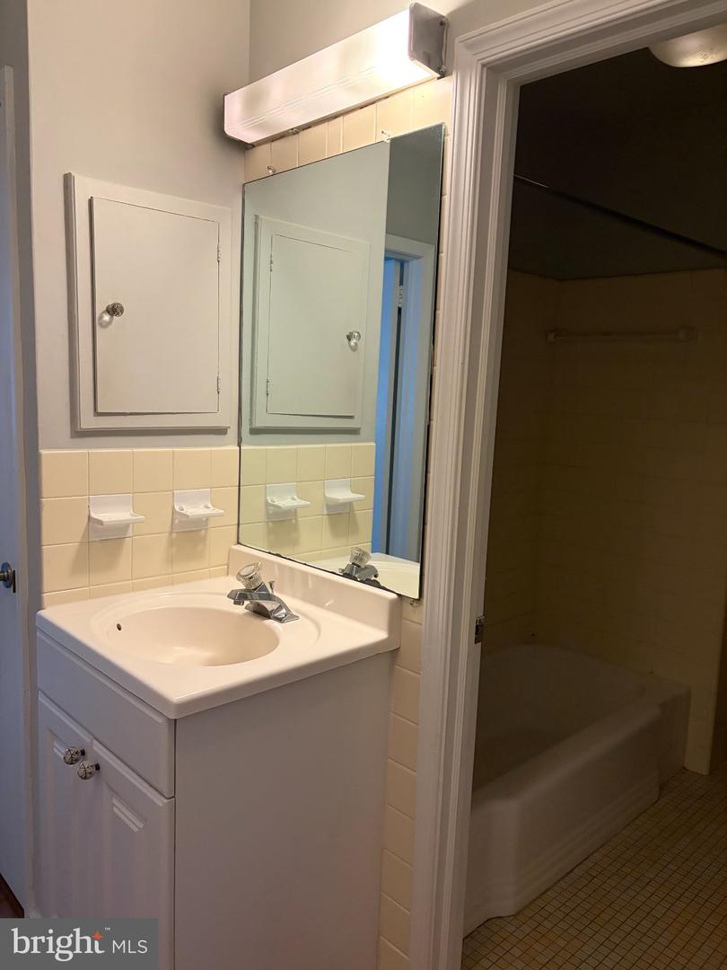 323-325 Haverford Ave #a5 Property Photo 6