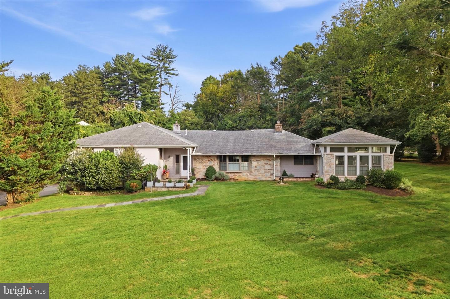 6109 W Mill Rd # Property Photo 1