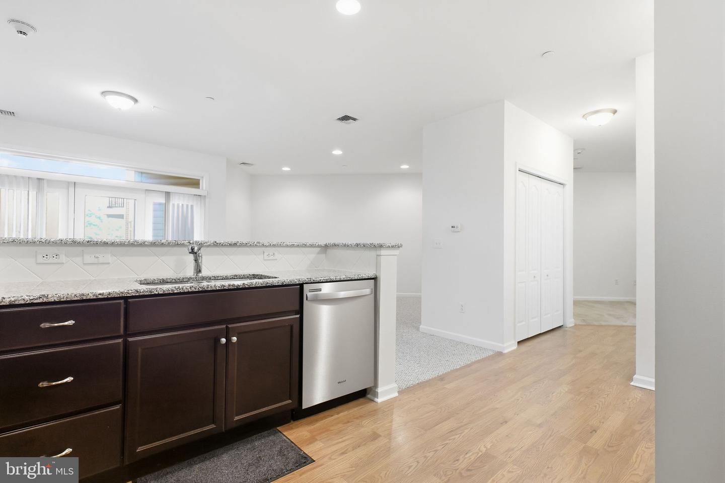 264 Carson Terrace Ter Property Photo 6