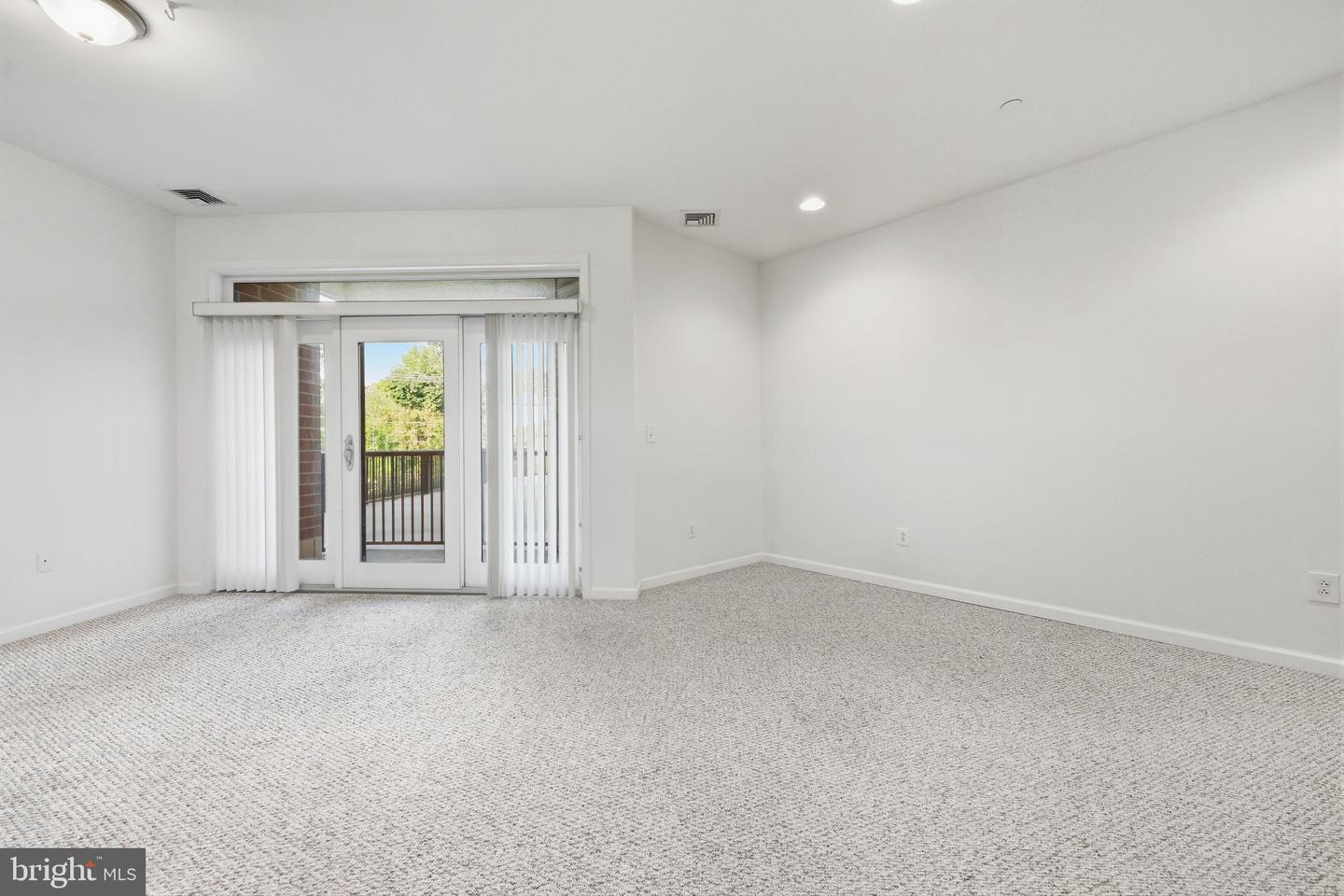 264 Carson Terrace Ter Property Photo 9
