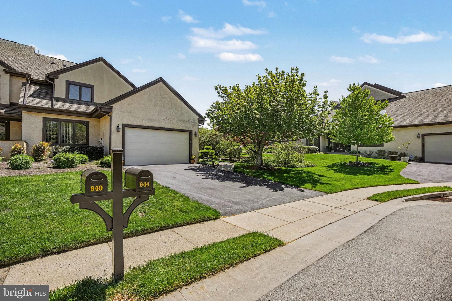 944 Hedgerow Ct # Property Photo 3