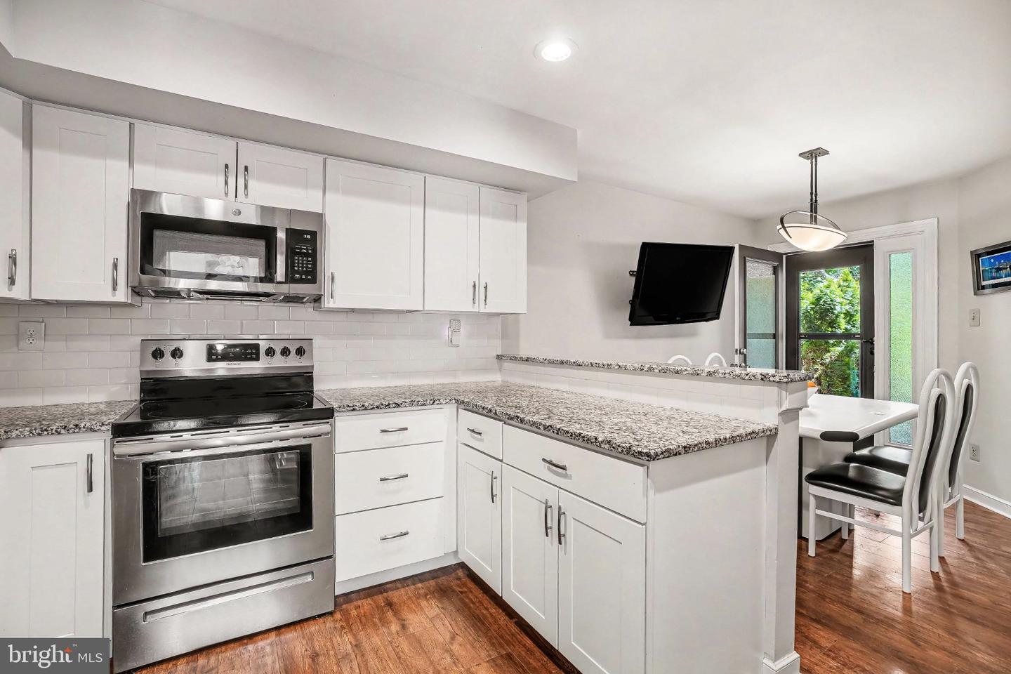 944 Hedgerow Ct # Property Photo 15