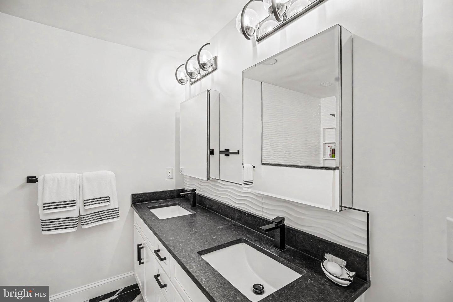944 Hedgerow Ct # Property Photo 28