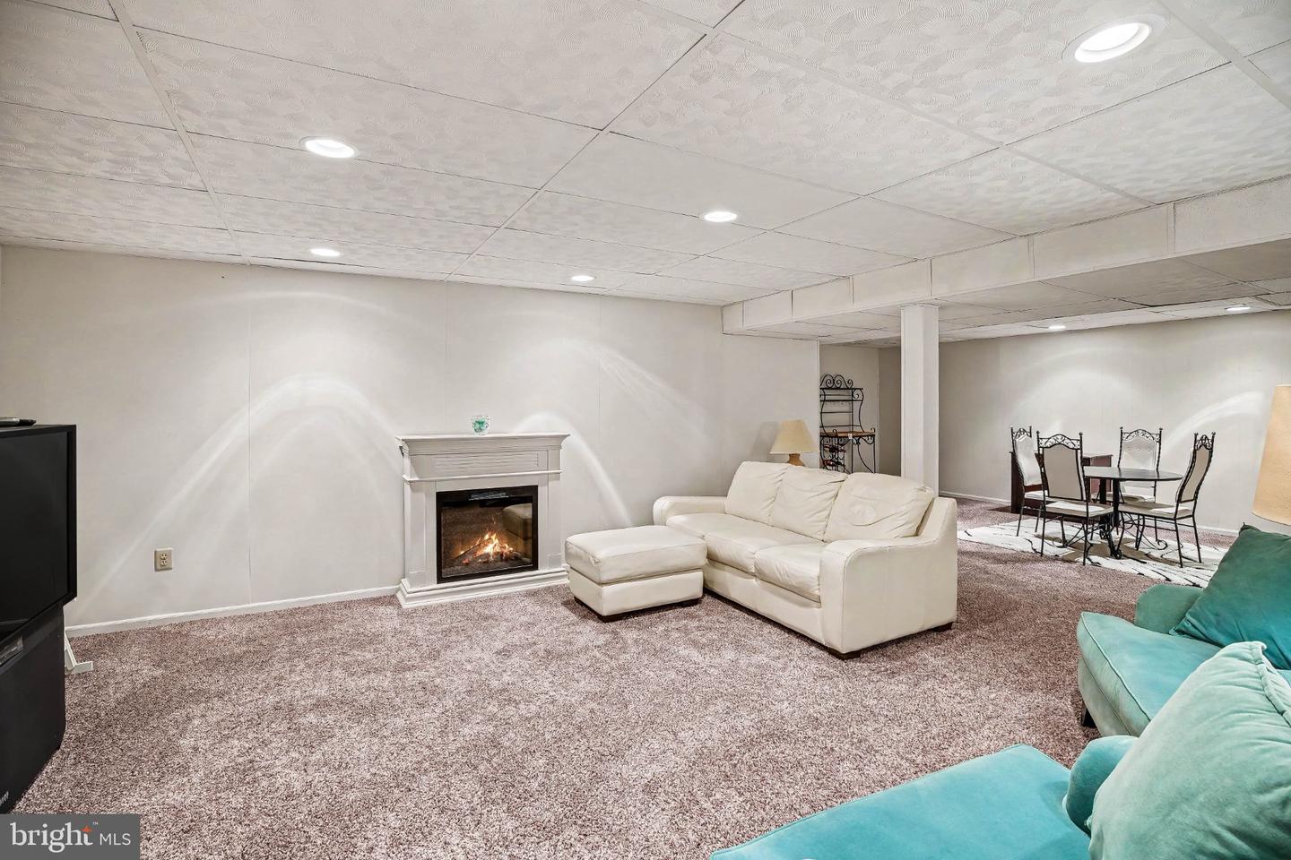 944 Hedgerow Ct # Property Photo 42